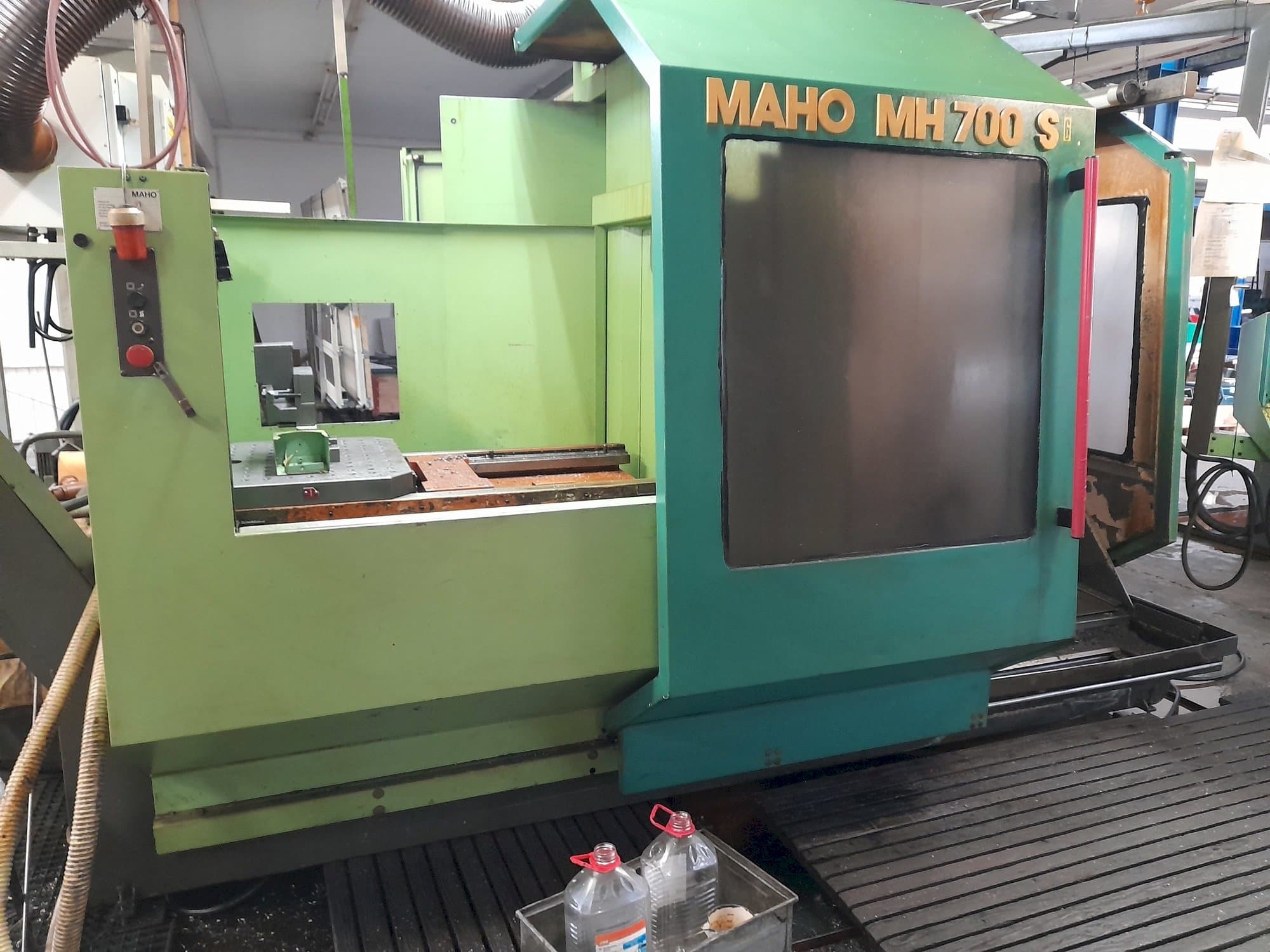 Prikaz lijeve strane  stroja MAHO MH 700 S