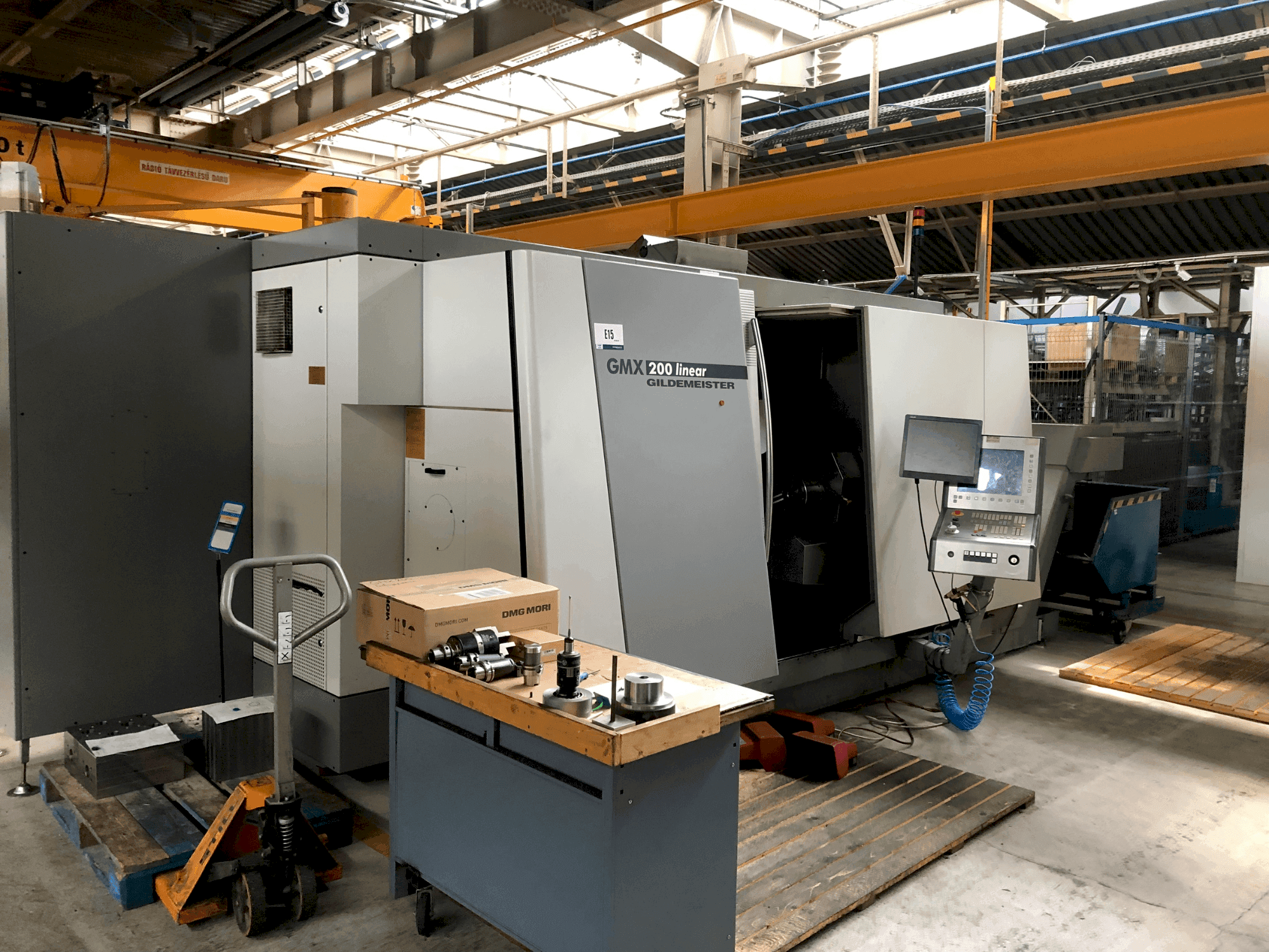 Prikaz  stroja DMG MORI GMX 200 Linear (2004)  sprijeda