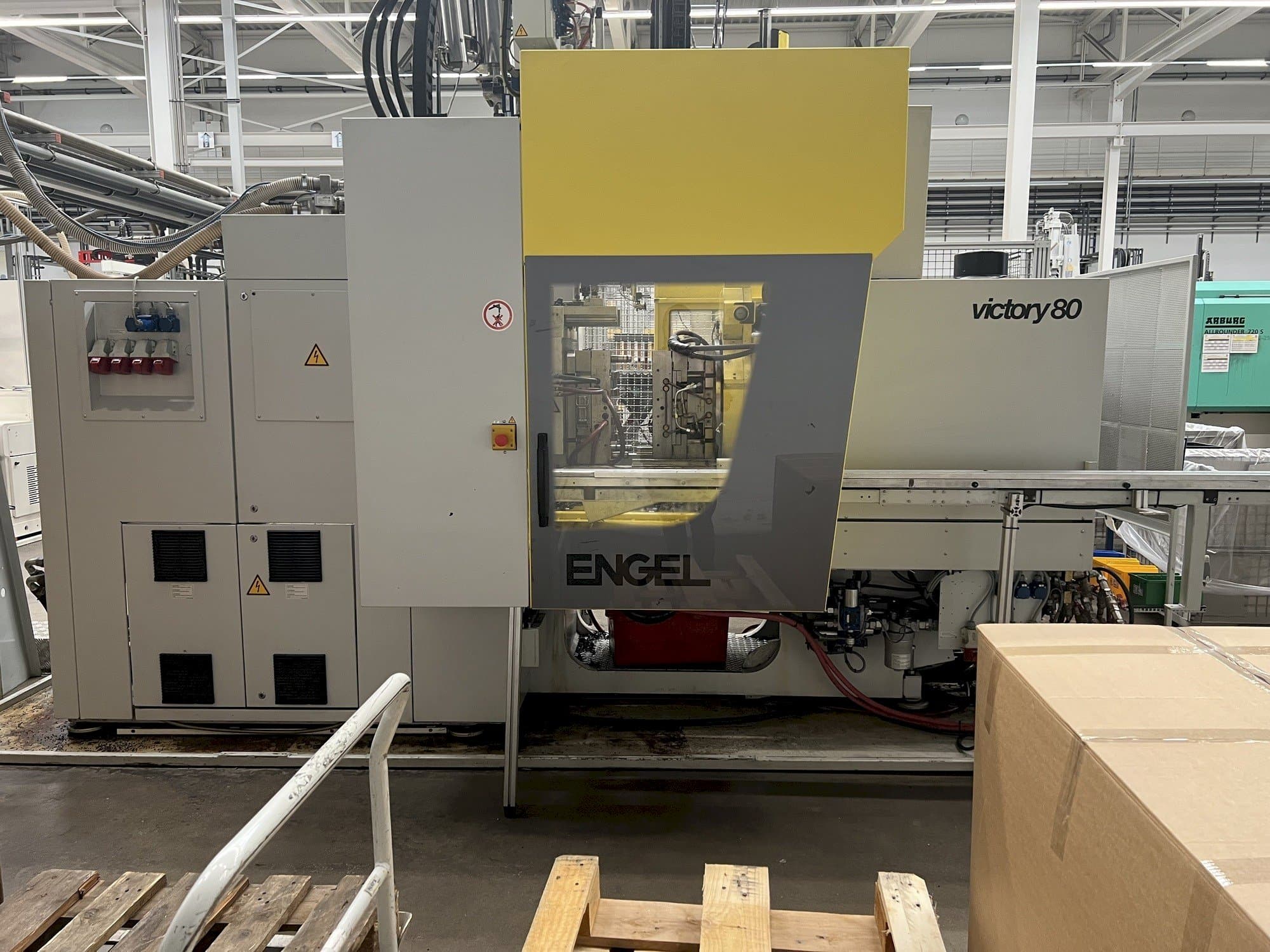 Prikaz  stroja Engel VC 330H/80V/80CO  sprijeda