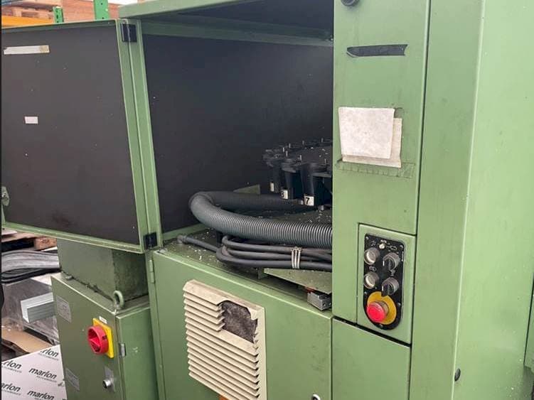 Prikaz  stroja DECKEL FP4AT  sprijeda