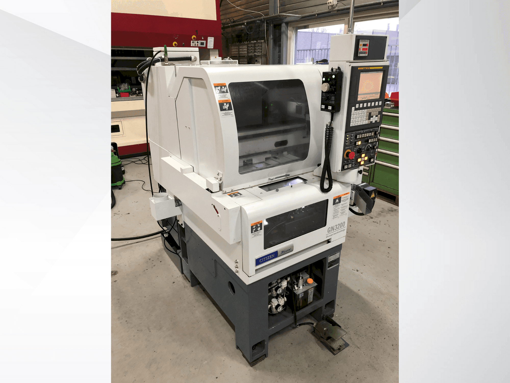 Prikaz  stroja Citizen Miyano GN-3200  sprijeda