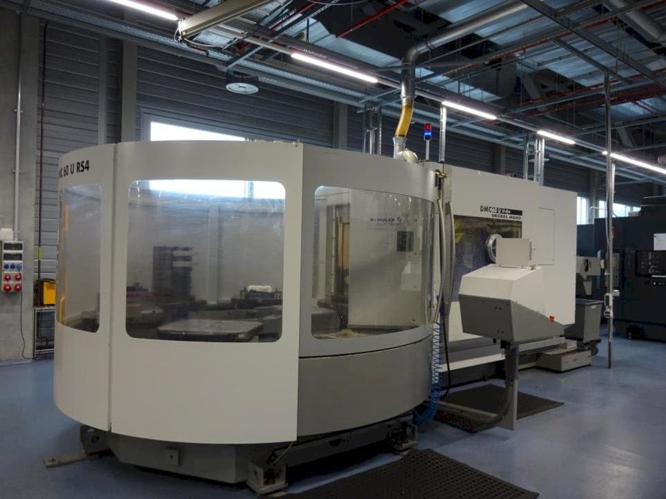 Prikaz  stroja DECKEL MAHO DMC 60 U RS4  sprijeda