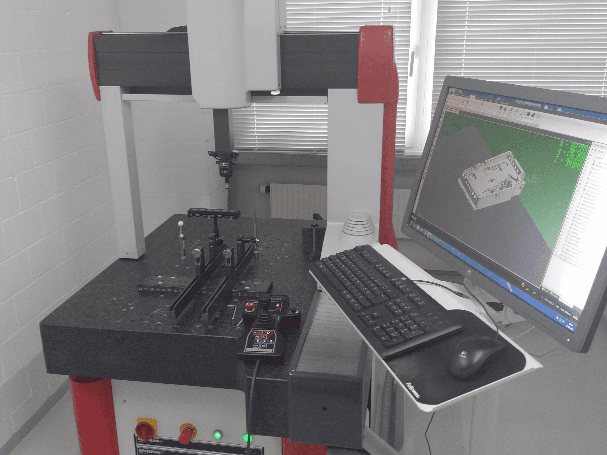 Prikaz  stroja Coord3 Ares 700  sprijeda