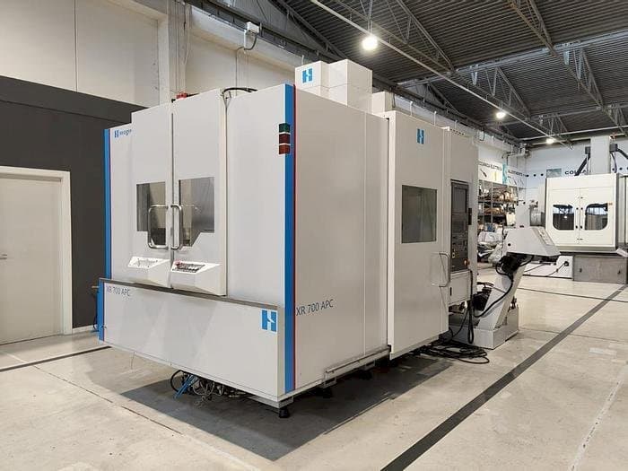 Prikaz  stroja Bridgeport XR-700 APC  sprijeda