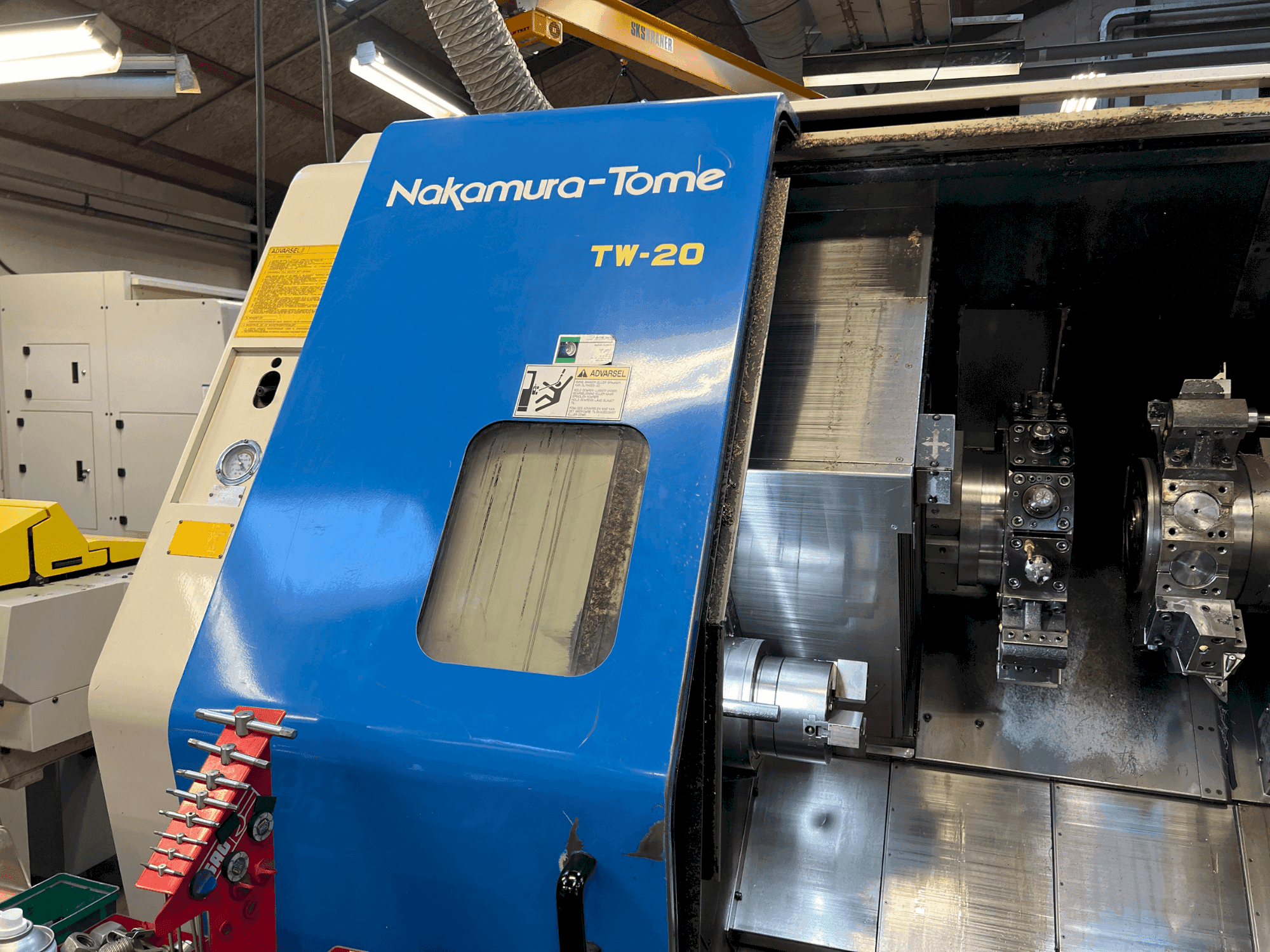 Prikaz  stroja NAKAMURA TW-20  sprijeda