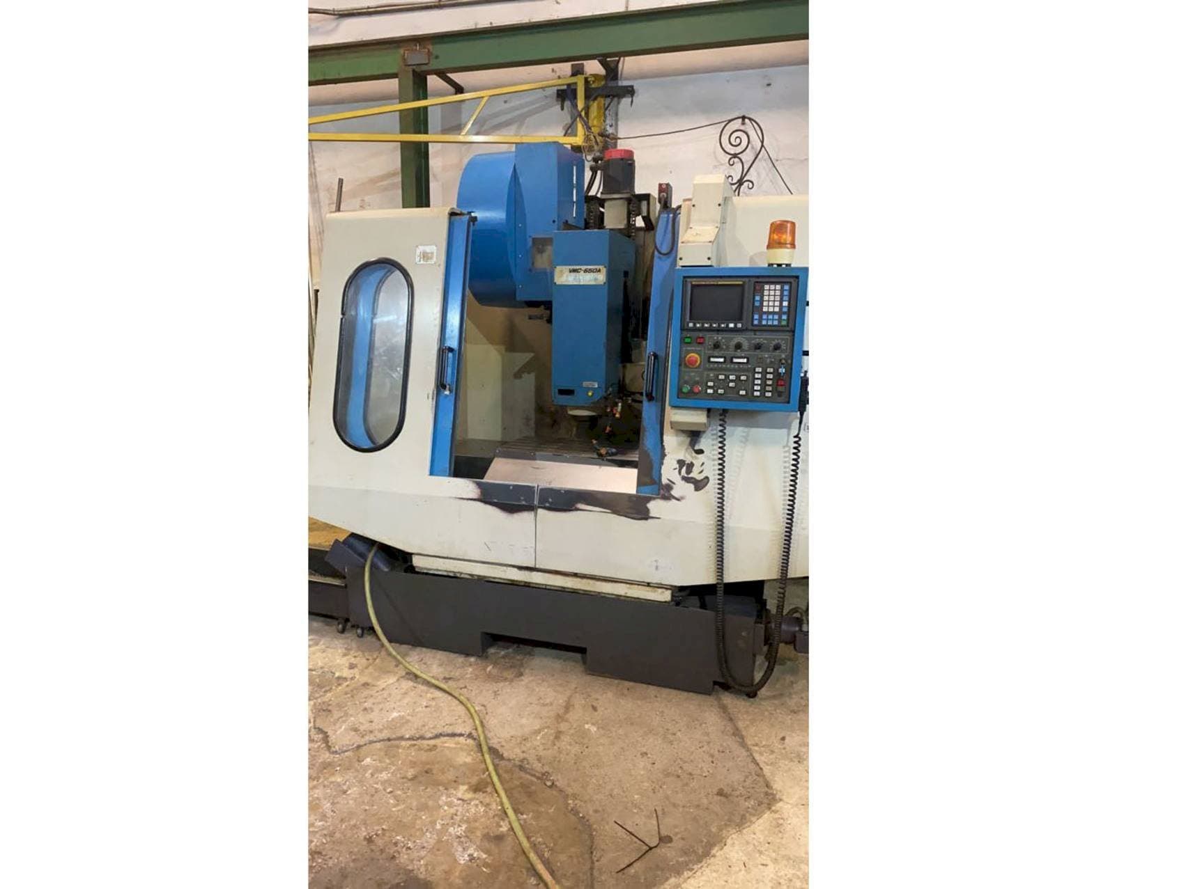 Prikaz  stroja Johnford VMC 650A  sprijeda