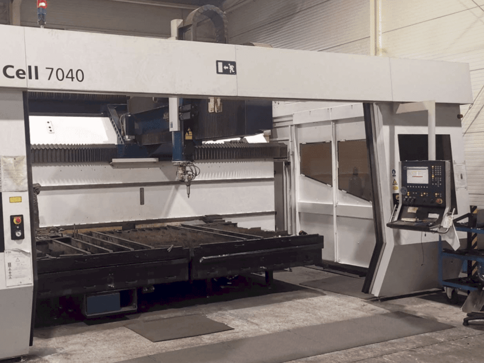 Prikaz  stroja TRUMPF TruLaser Cell 7040  sprijeda