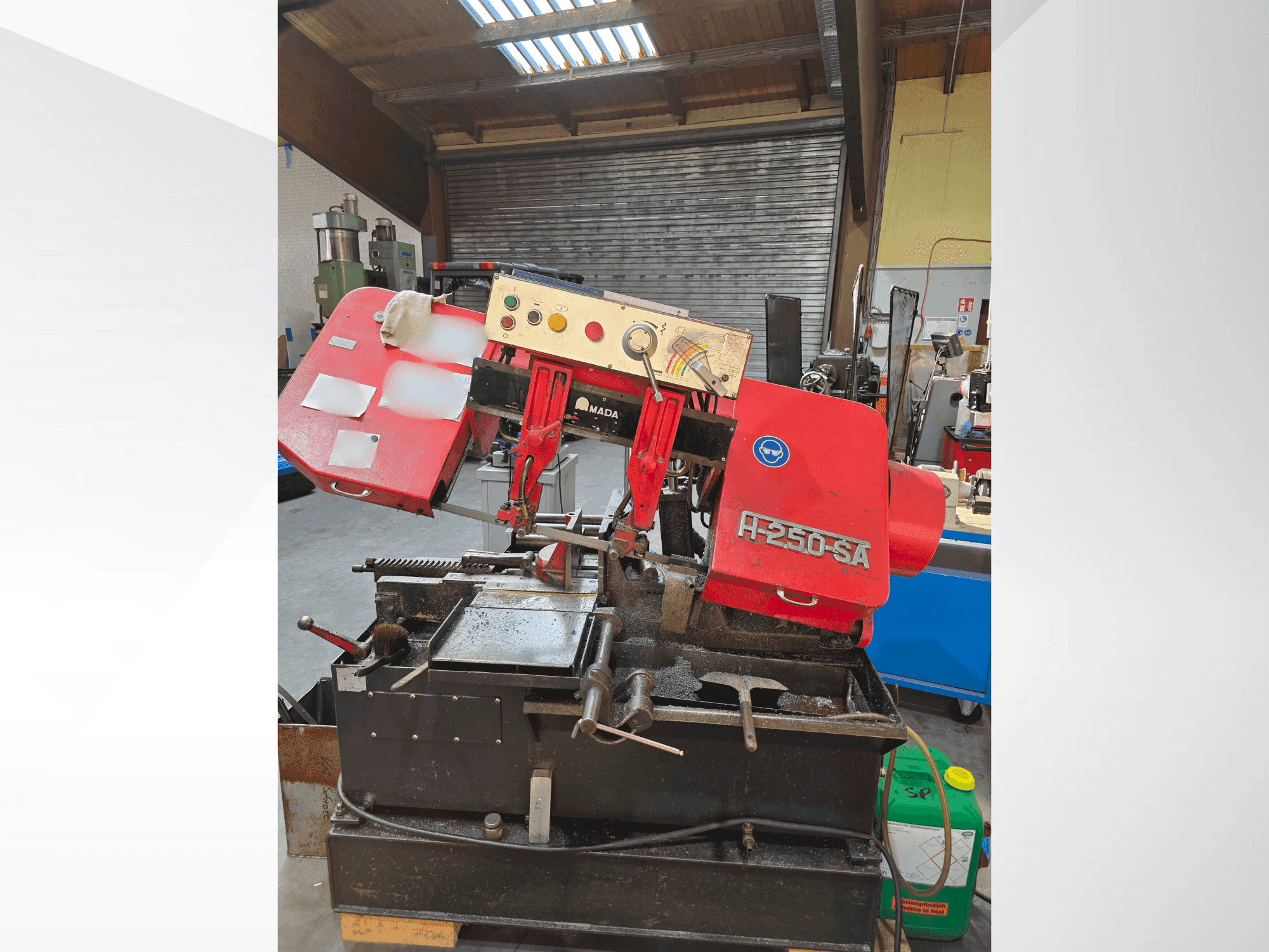 Prikaz  stroja AMADA H-250SA  sprijeda