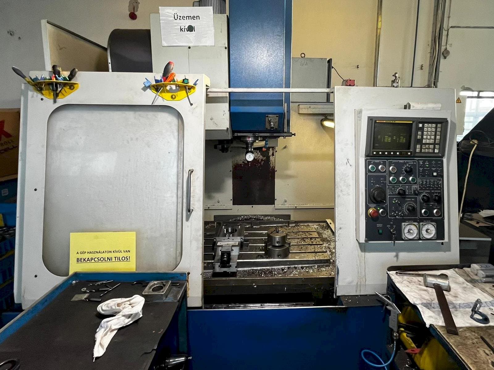 Prikaz  stroja Kia KV 35C  sprijeda