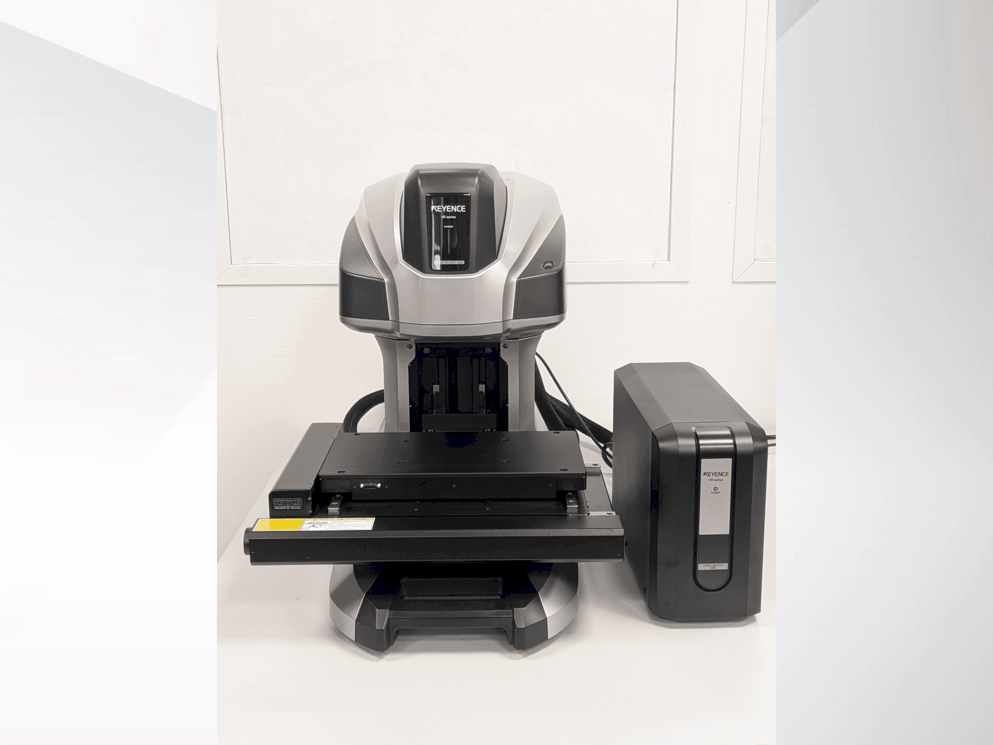 Prikaz  stroja KEYENCE VR-6200  sprijeda