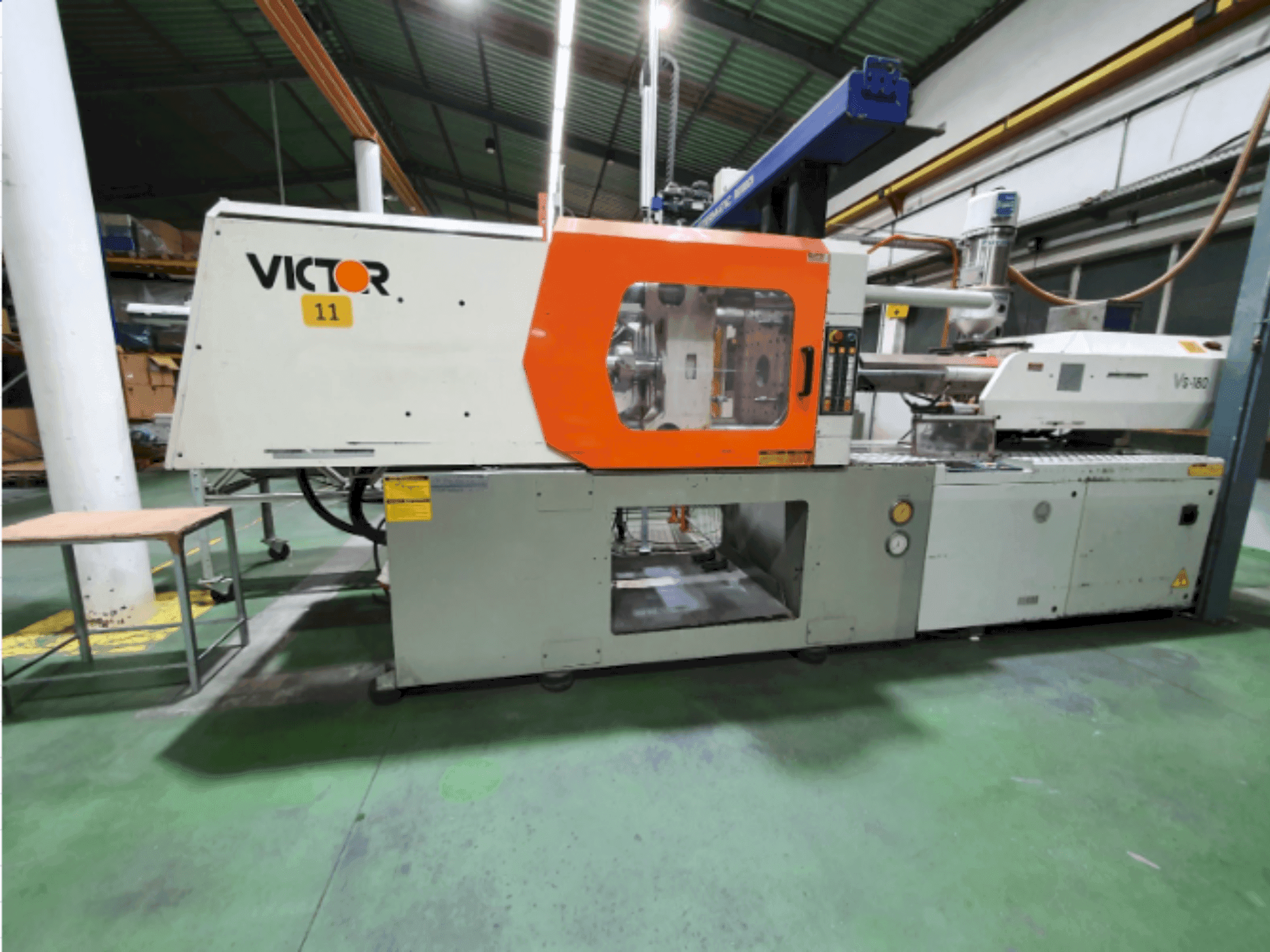 Prikaz  stroja Victor VS180  sprijeda