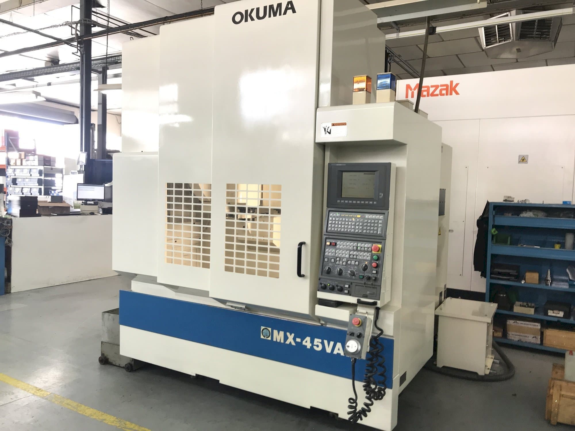 Prikaz  stroja Okuma Mx-45VAE  sprijeda