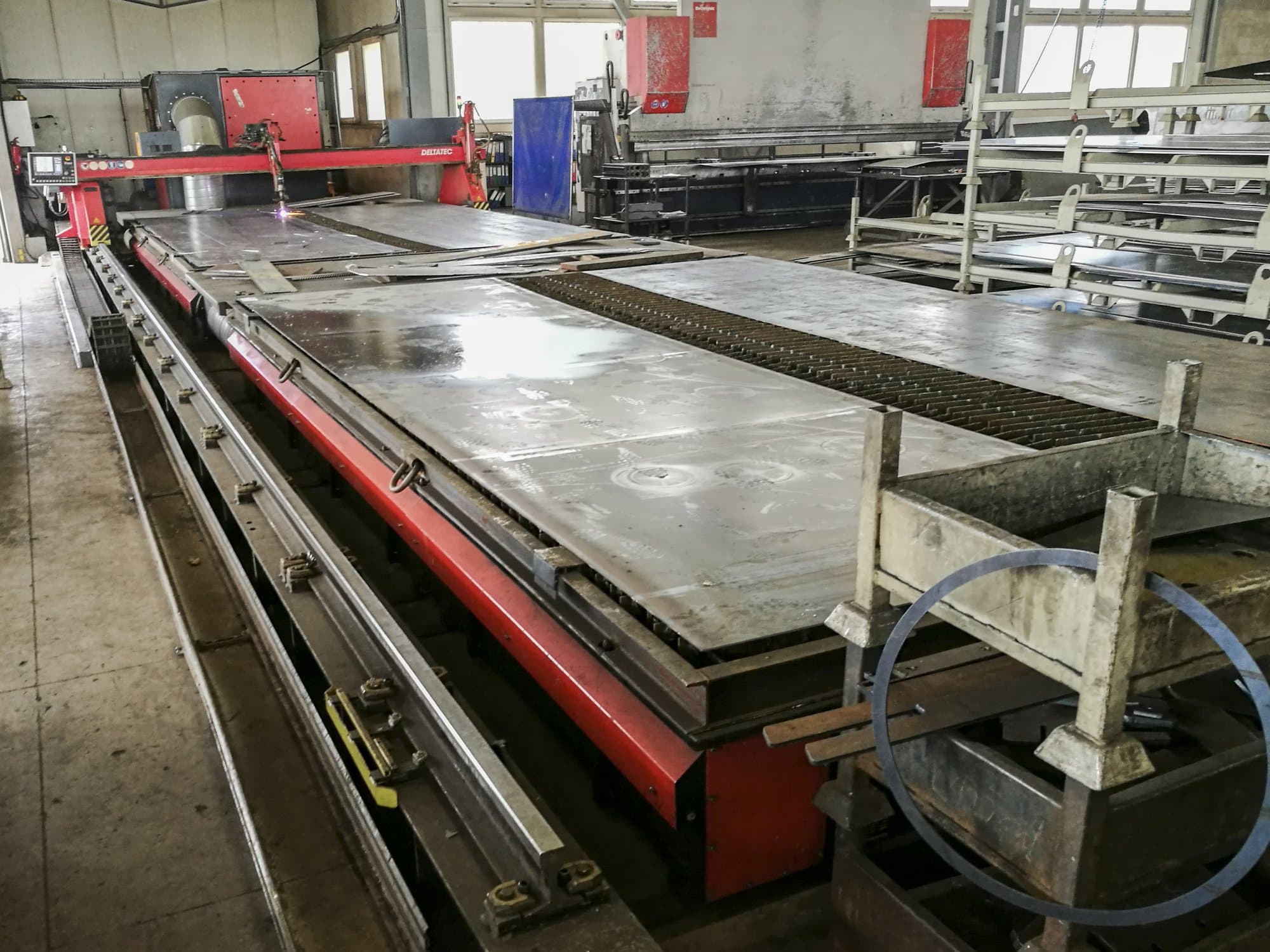 Prikaz stroja KOIKE DELTATEC slijeva