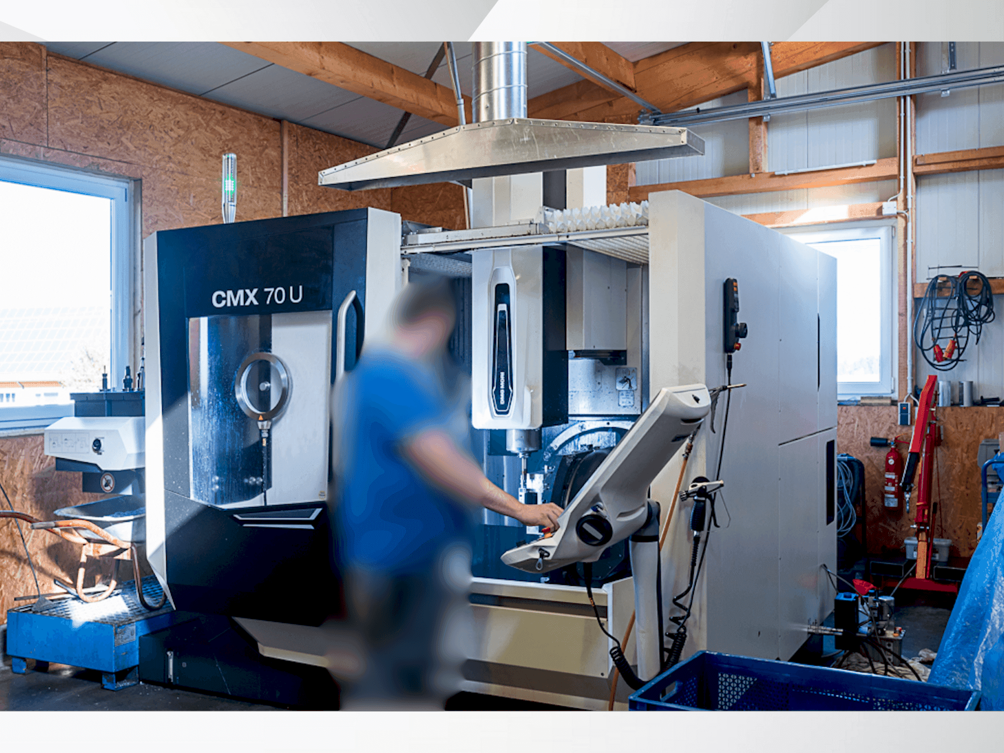 Prikaz  stroja DMG MORI CMX 70 U  sprijeda