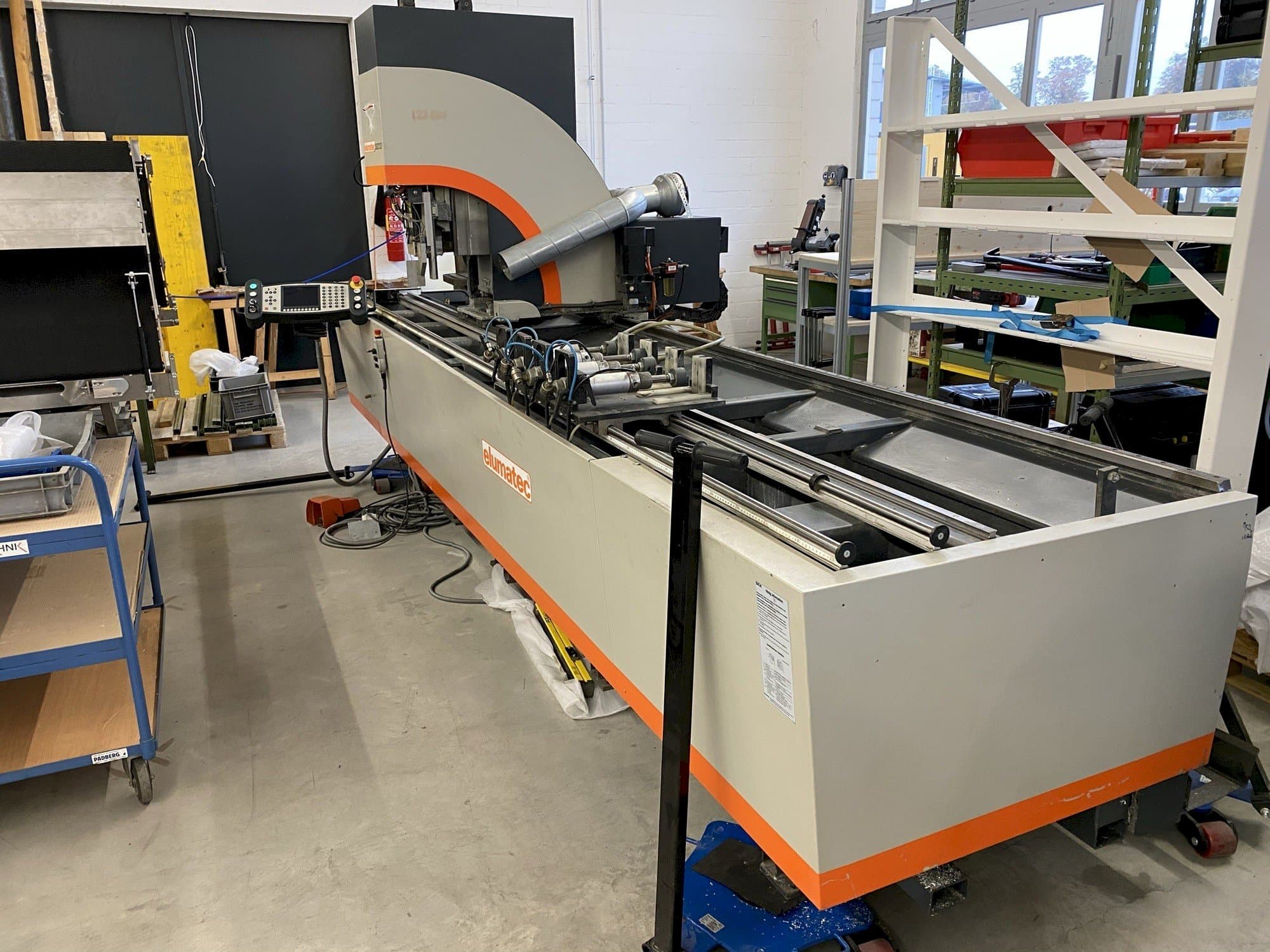 Prikaz  stroja Elumatec SBZ 122/3  sprijeda