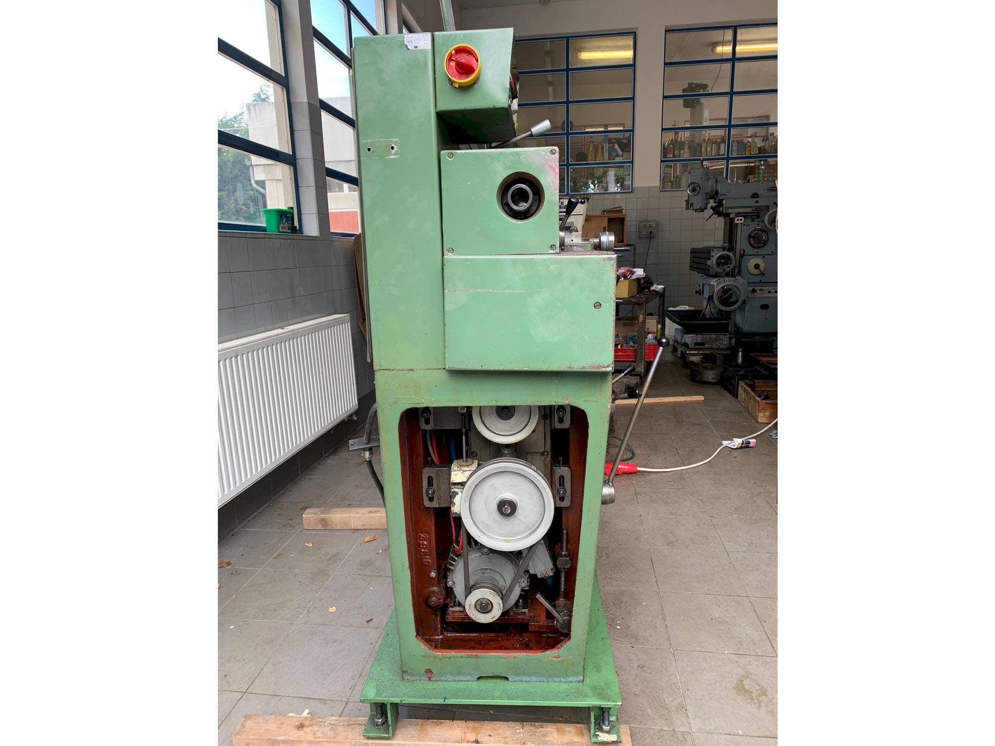 Prikaz  stroja TOS Sm 16-A  sprijeda