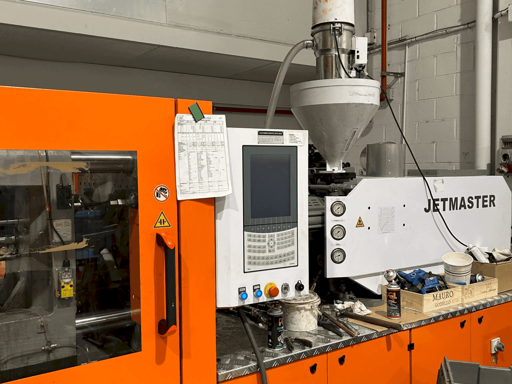 Prikaz  stroja CHEN HSONG JM200-MK6e  sprijeda