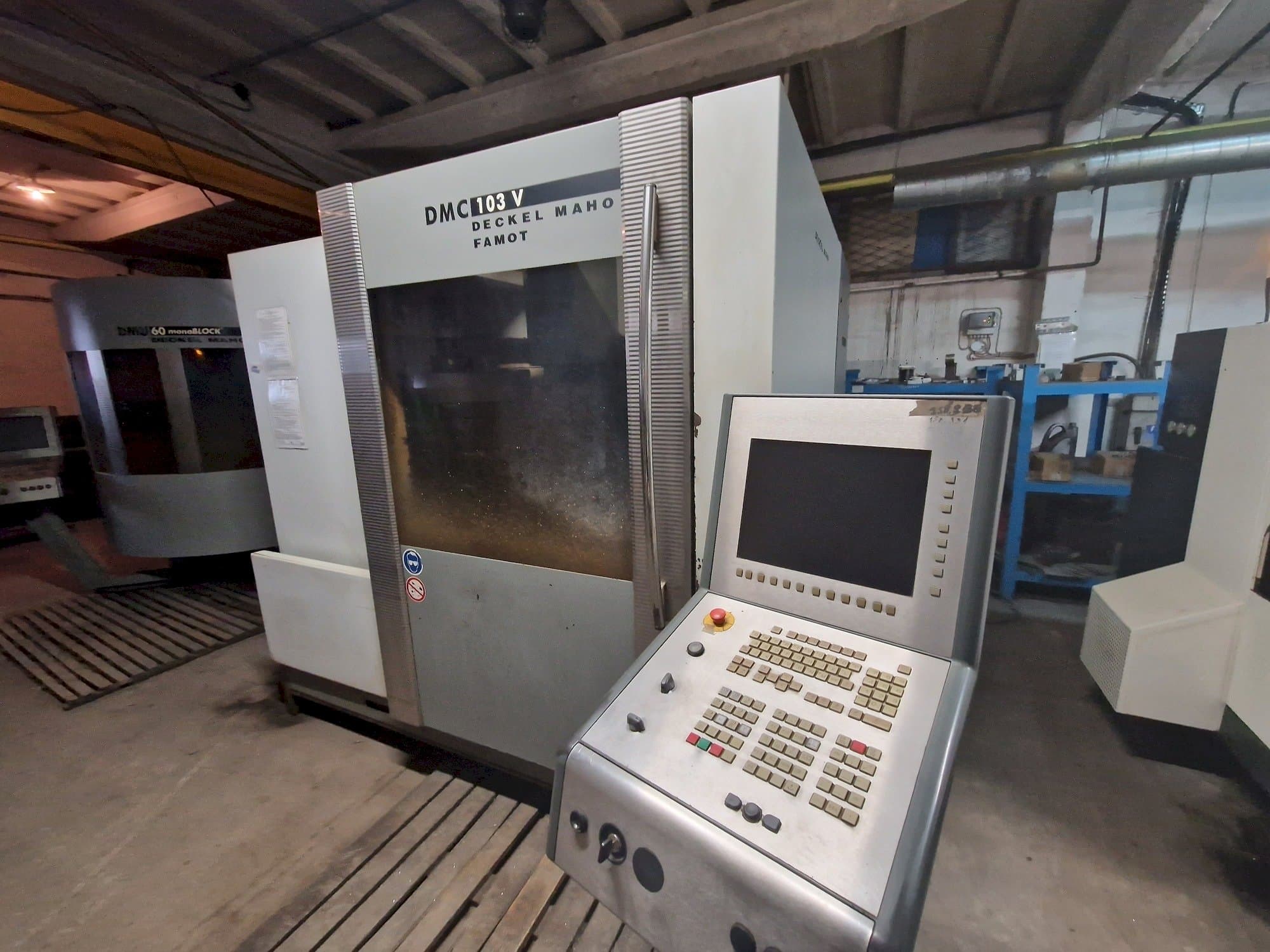 Prikaz  stroja DMG DMC 103V  sprijeda