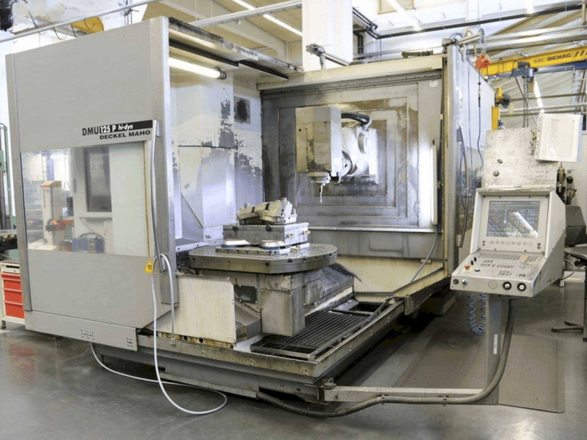 Prikaz  stroja DECKEL MAHO DMU 125 P hi-dyn  sprijeda