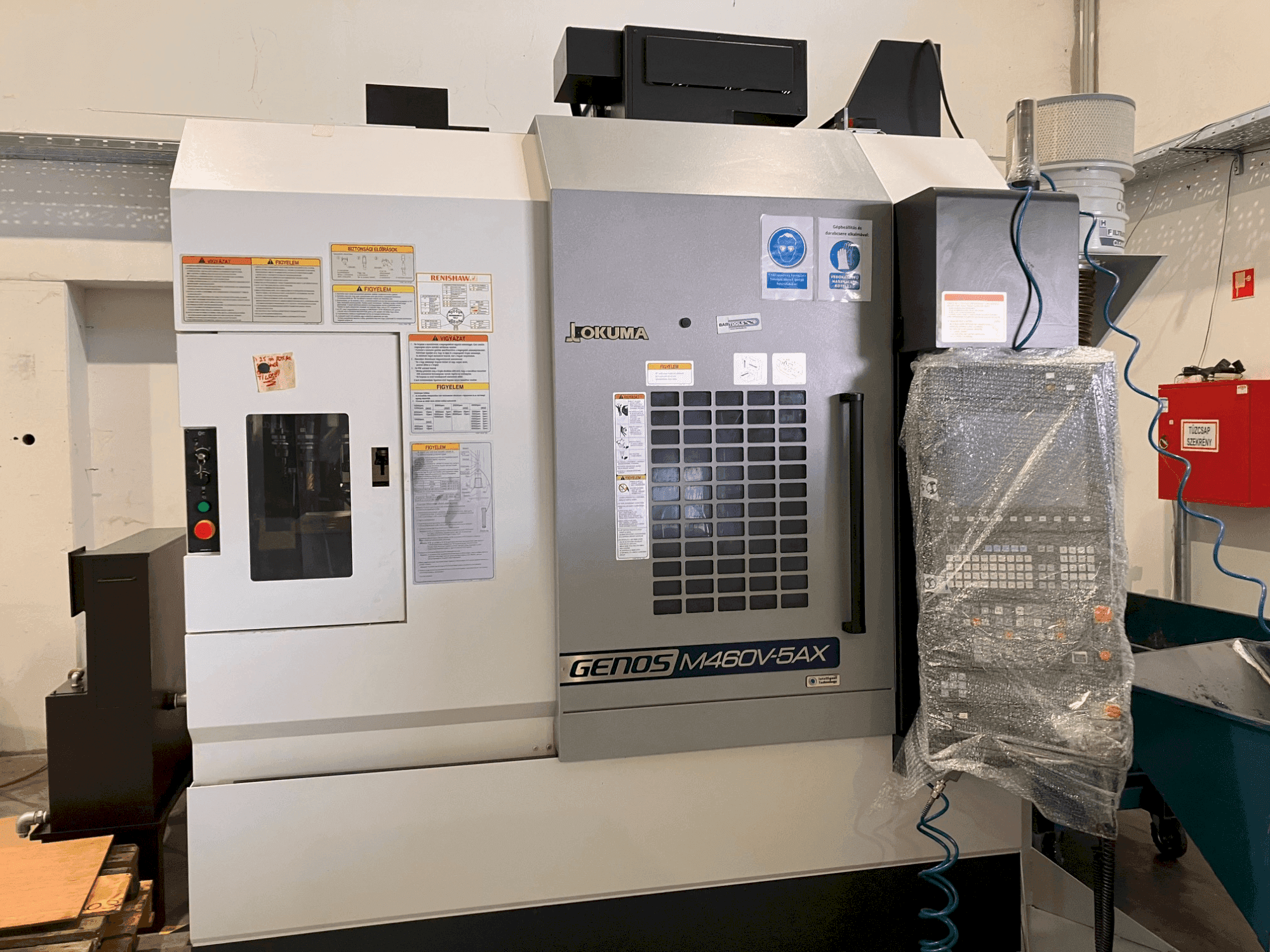 Prikaz  stroja Okuma GENOS M460V-5AX  sprijeda