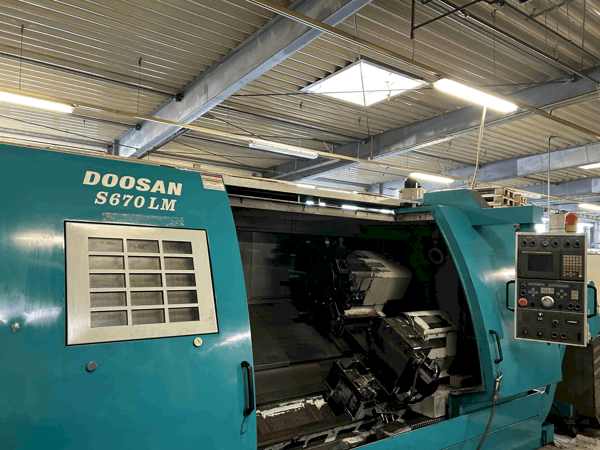 Prikaz  stroja DOOSAN S670 LM  sprijeda