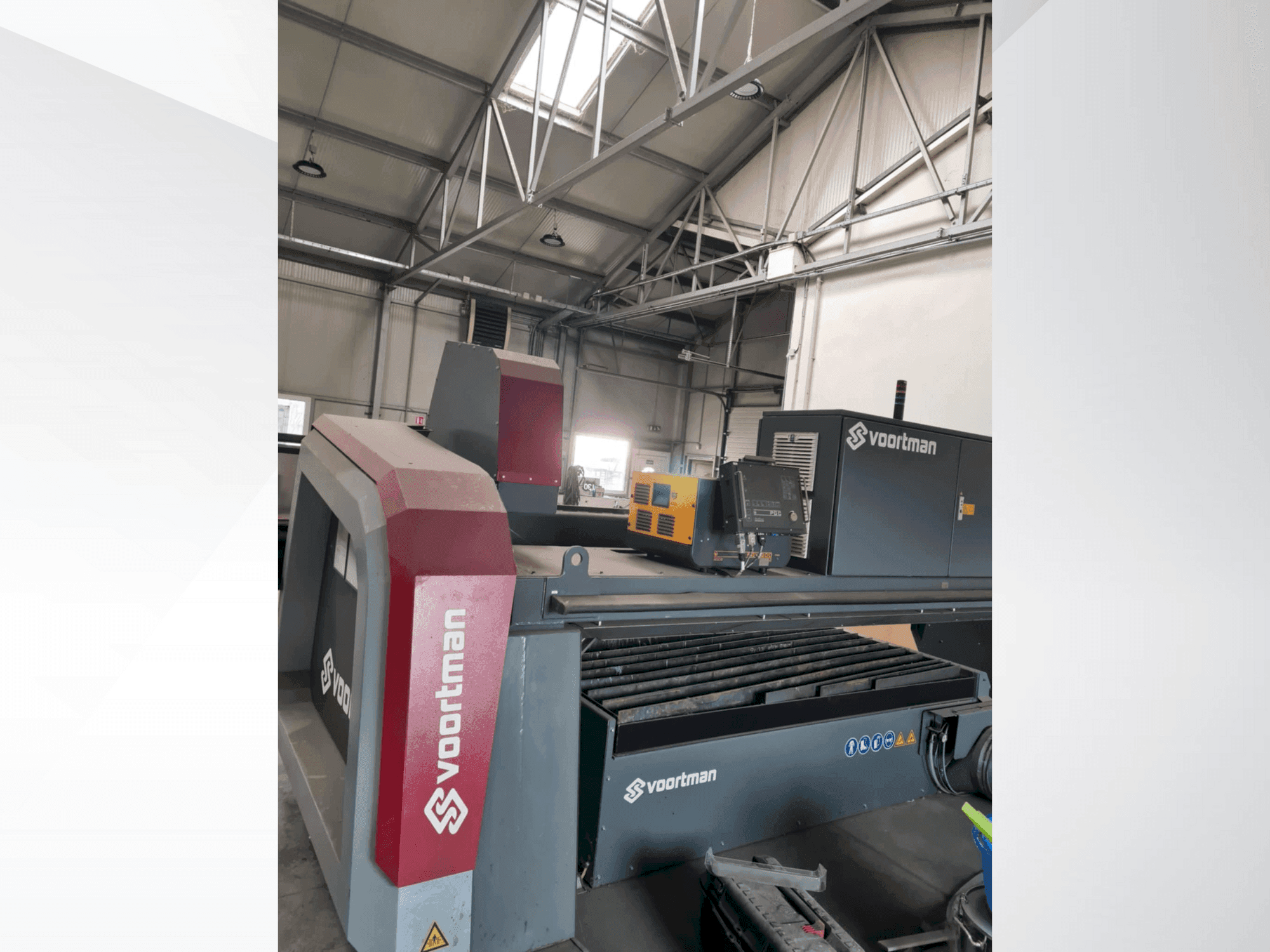 Prikaz  stroja VOORTMAN V304  sprijeda