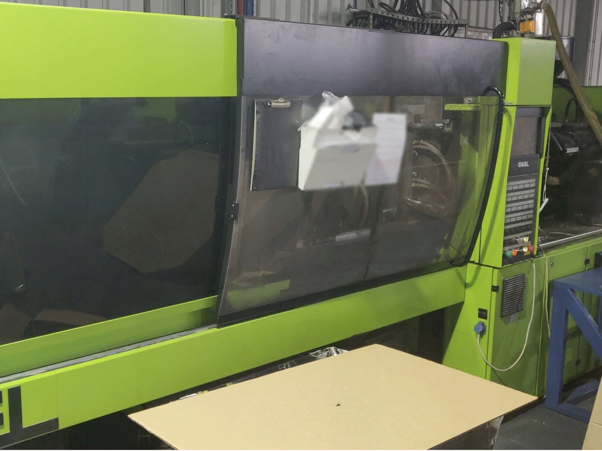 Prikaz  stroja ENGEL Victory 1050/220 Tech  sprijeda