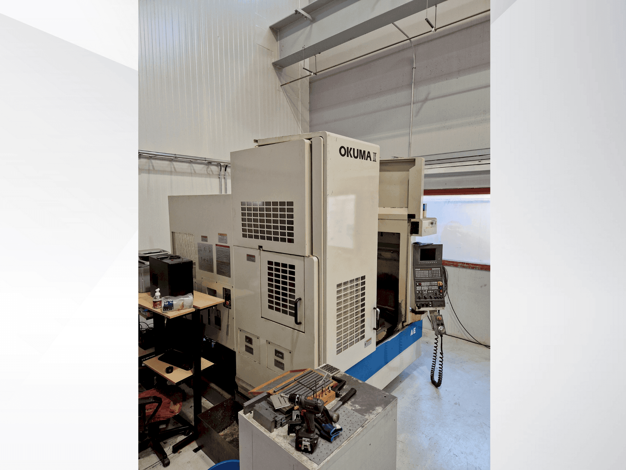 Prikaz  stroja Okuma MX-45 VAE (1996)  sprijeda