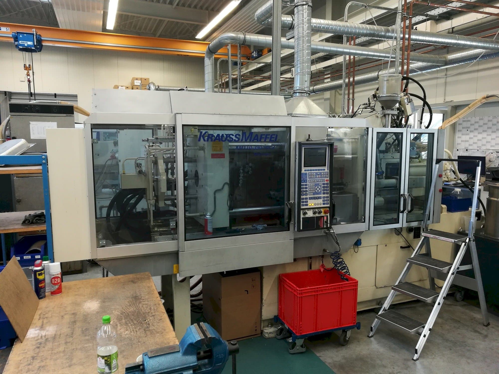 Prikaz  stroja Krauss Maffei 110-390/90 CZ  sprijeda