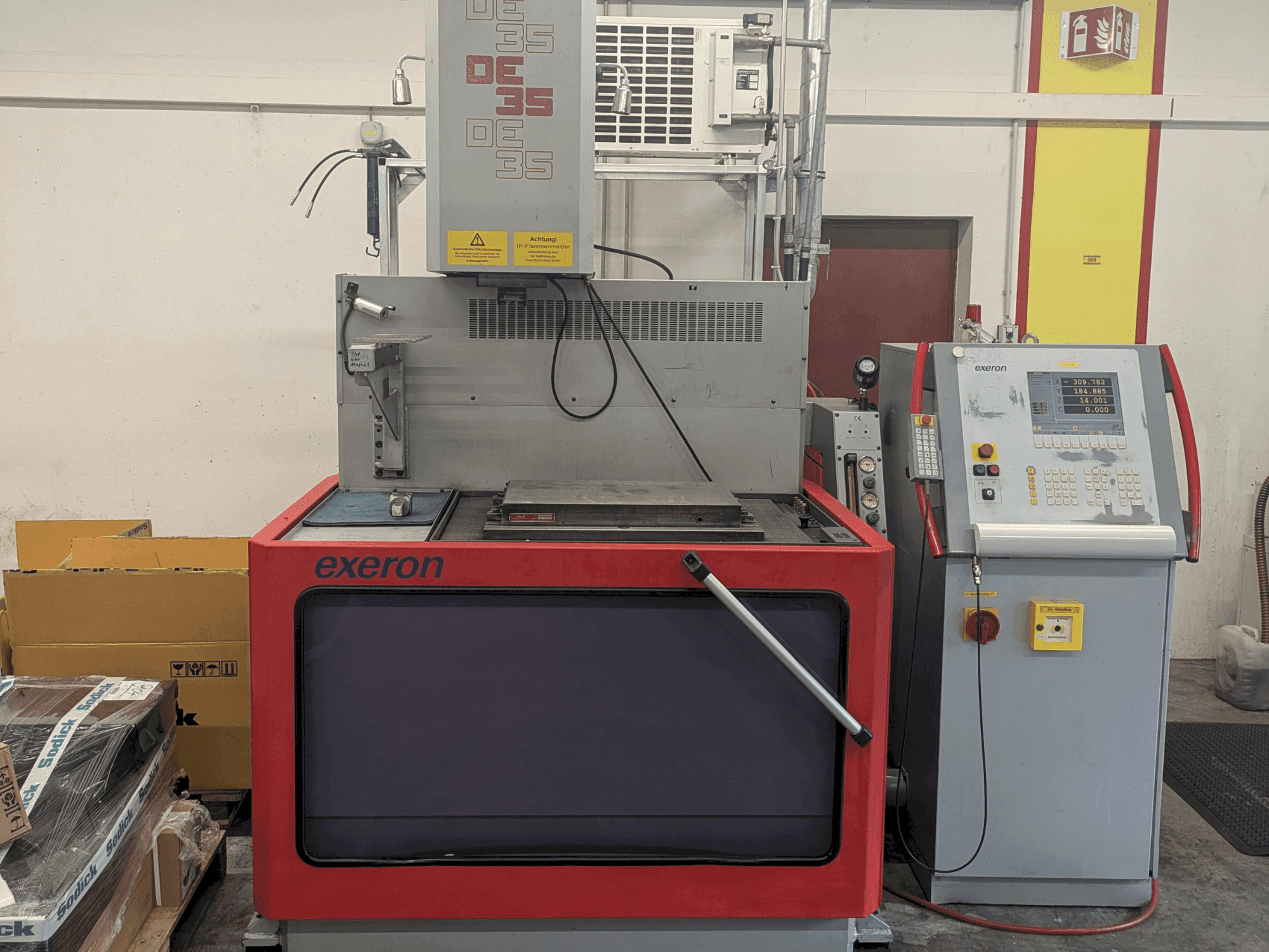 Prikaz  stroja Exeron DE 35 CE  sprijeda