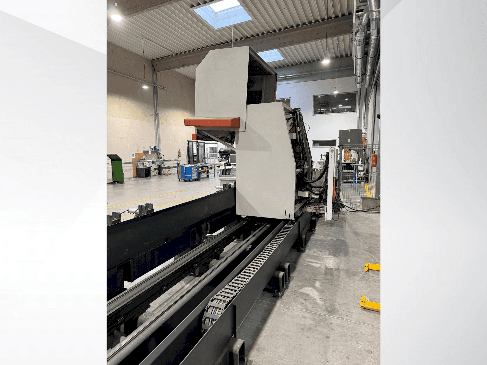Prikaz  stroja Elumatec SBZ 130  sprijeda