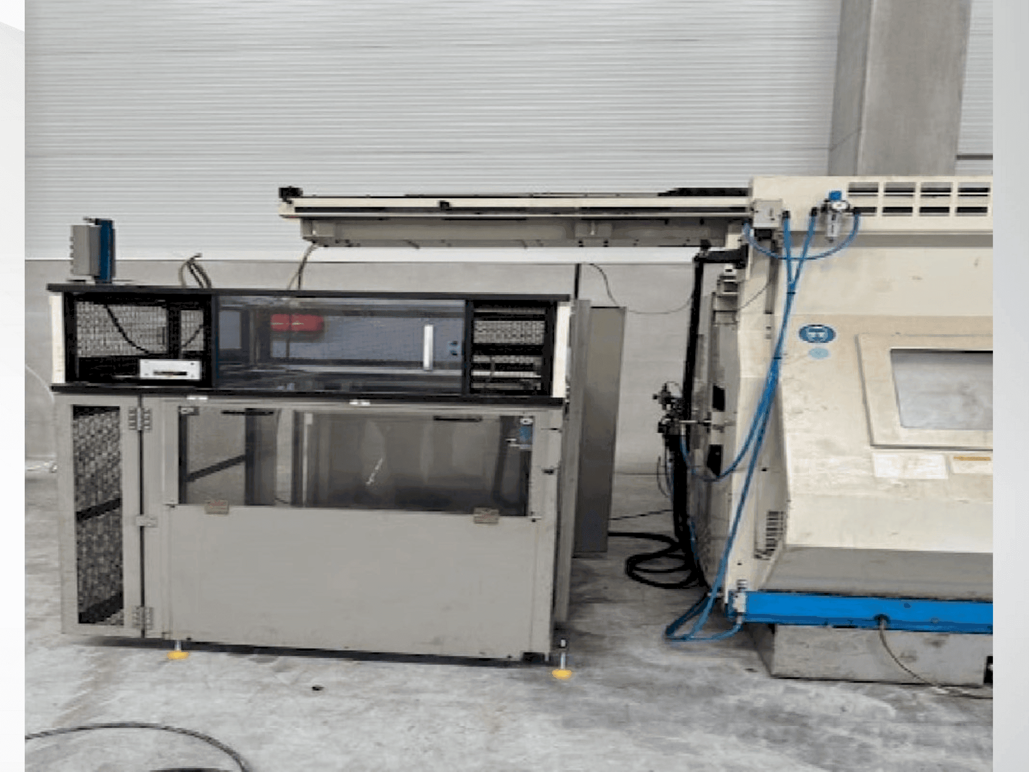 Prikaz  stroja Okuma LT 10-M  sprijeda