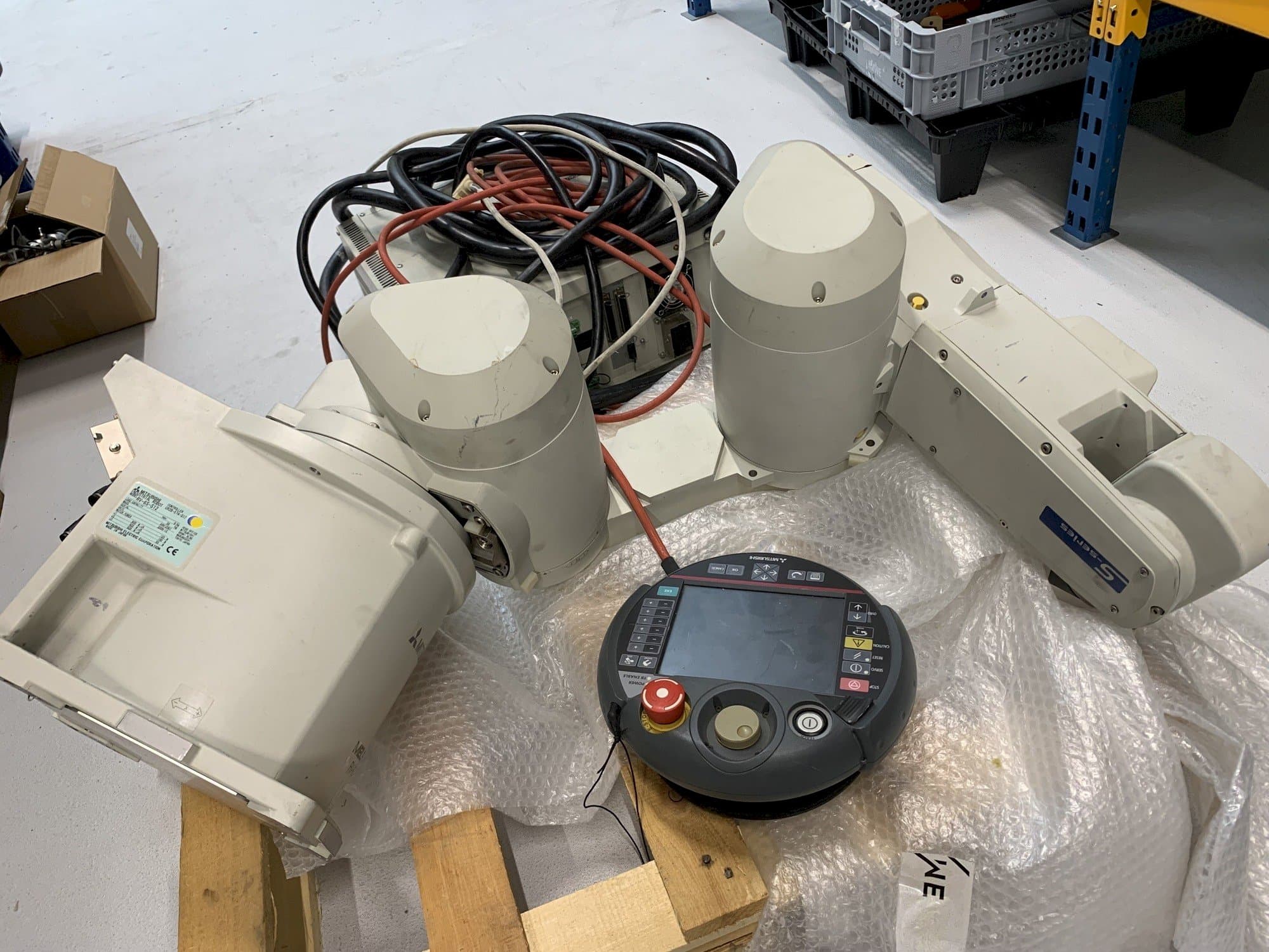 Prikaz  stroja Mitsubishi Melfa RV 6S  sprijeda