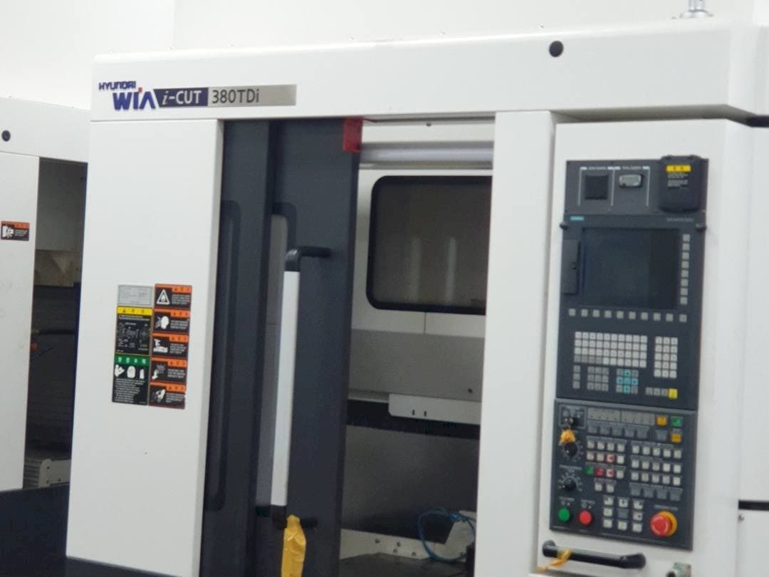 Prikaz  stroja Hyundai Wia i-CUT380TDi  sprijeda