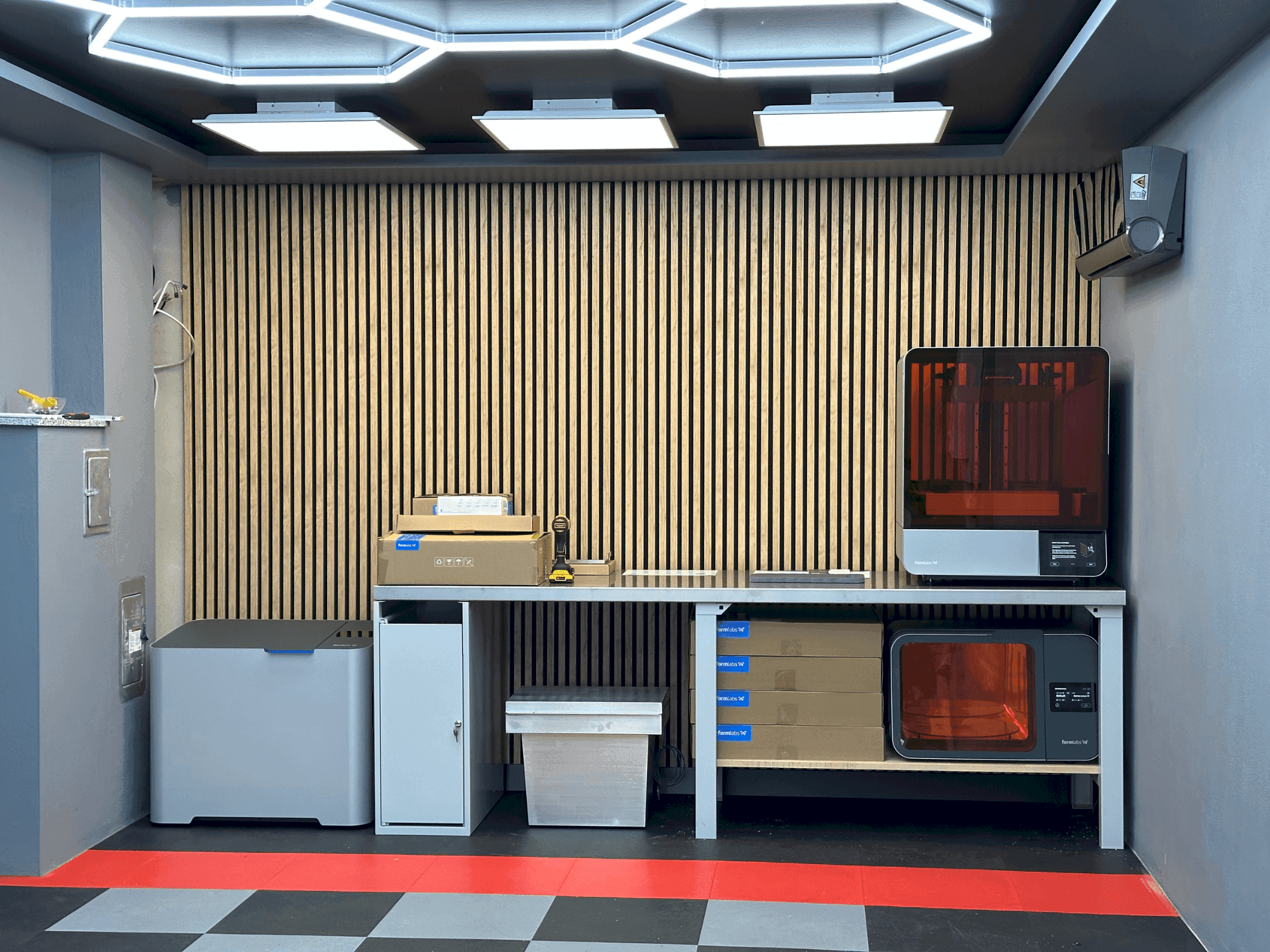 Prikaz  stroja FORMLABS 4L  sprijeda