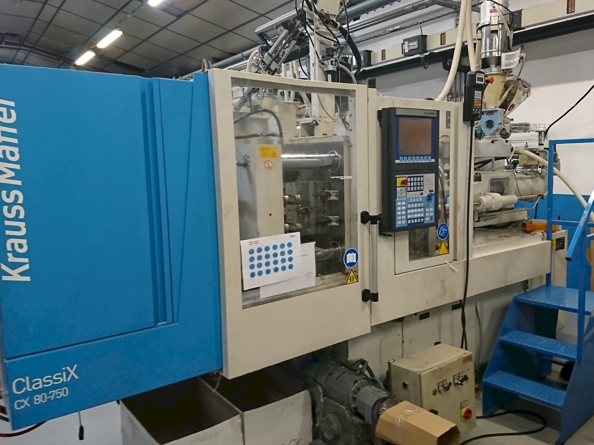 Prikaz  stroja Krauss Maffei 80-750 CX  sprijeda