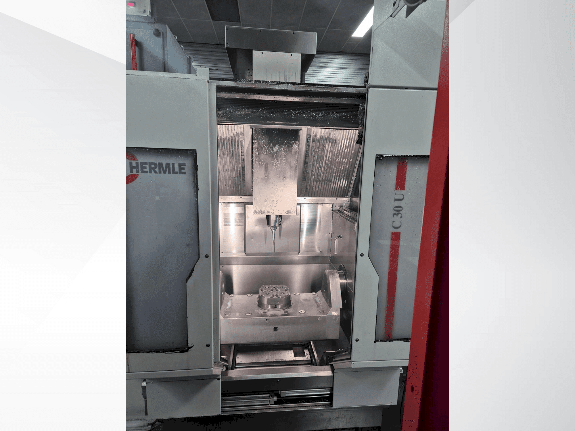 Prikaz  stroja HERMLE C30U + RS Automation  sprijeda