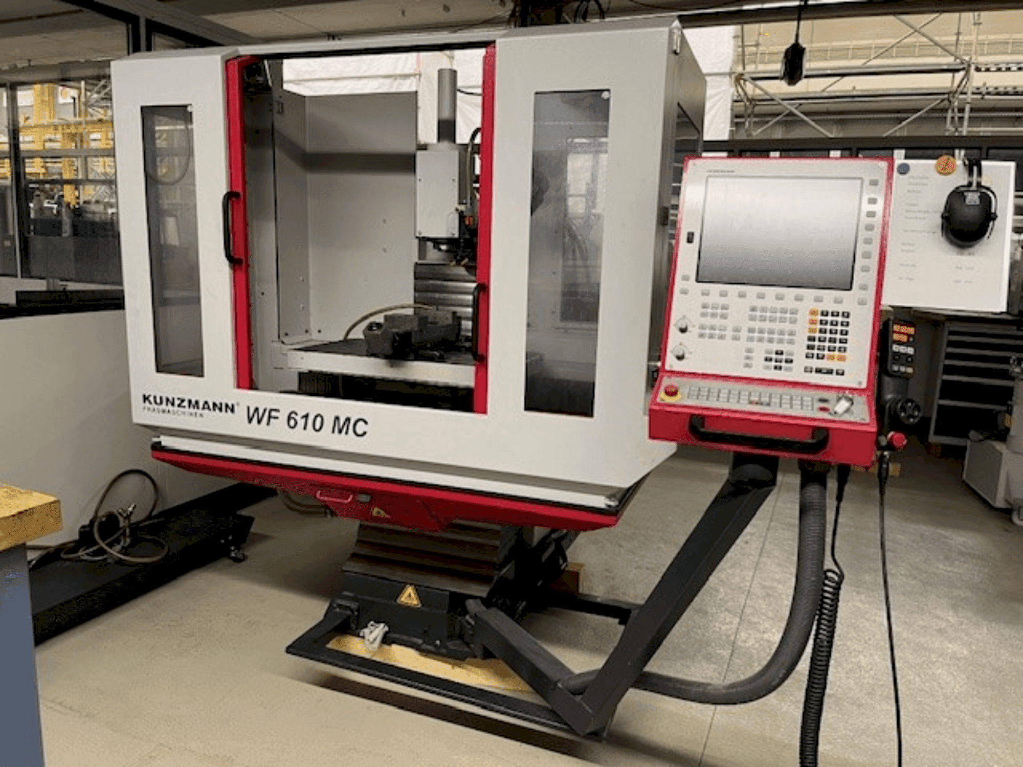 Prikaz  stroja KUNZMANN WF 610MC  sprijeda