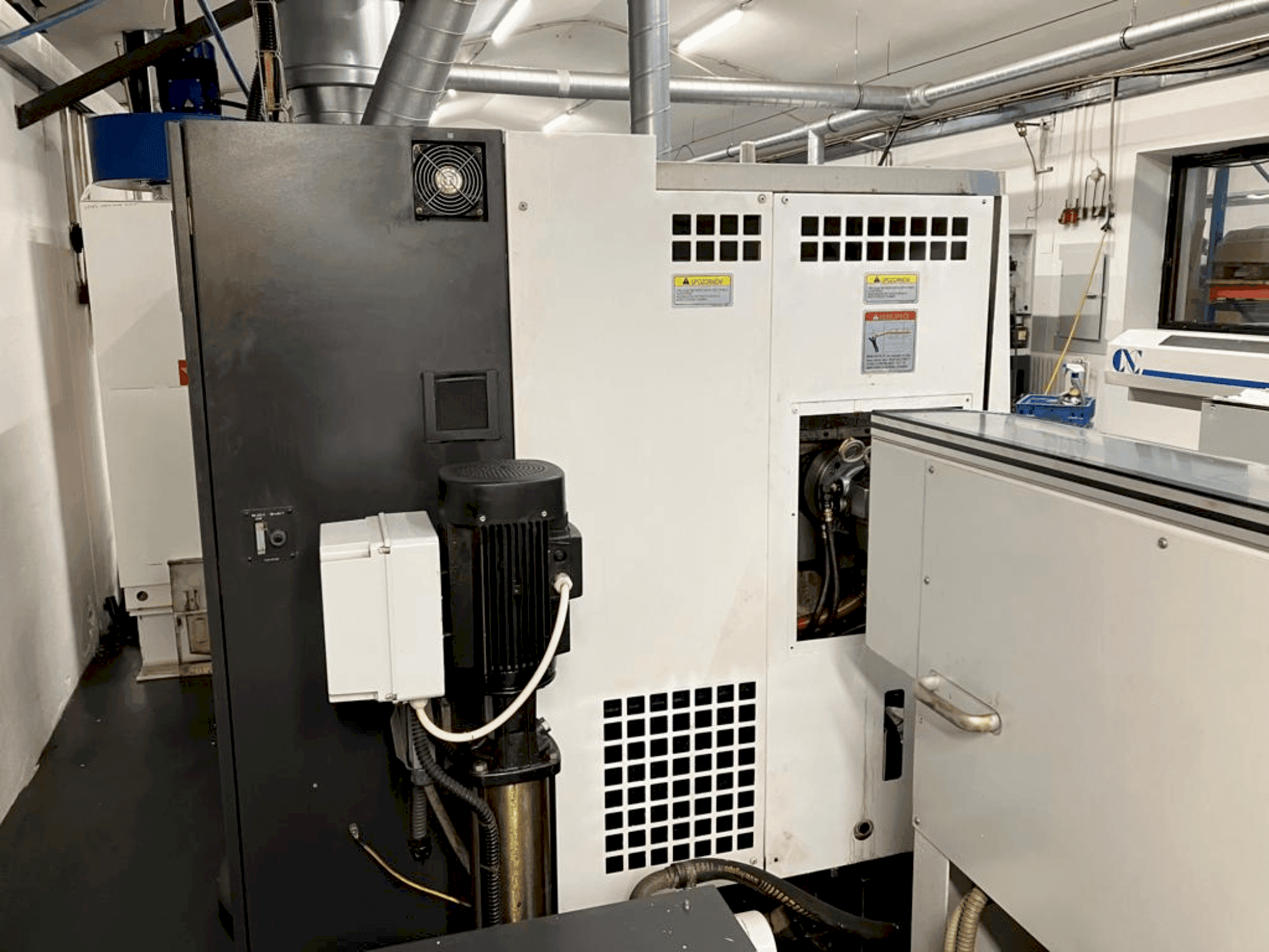 Prikaz  stroja Okuma LB2000EXII MC  sprijeda