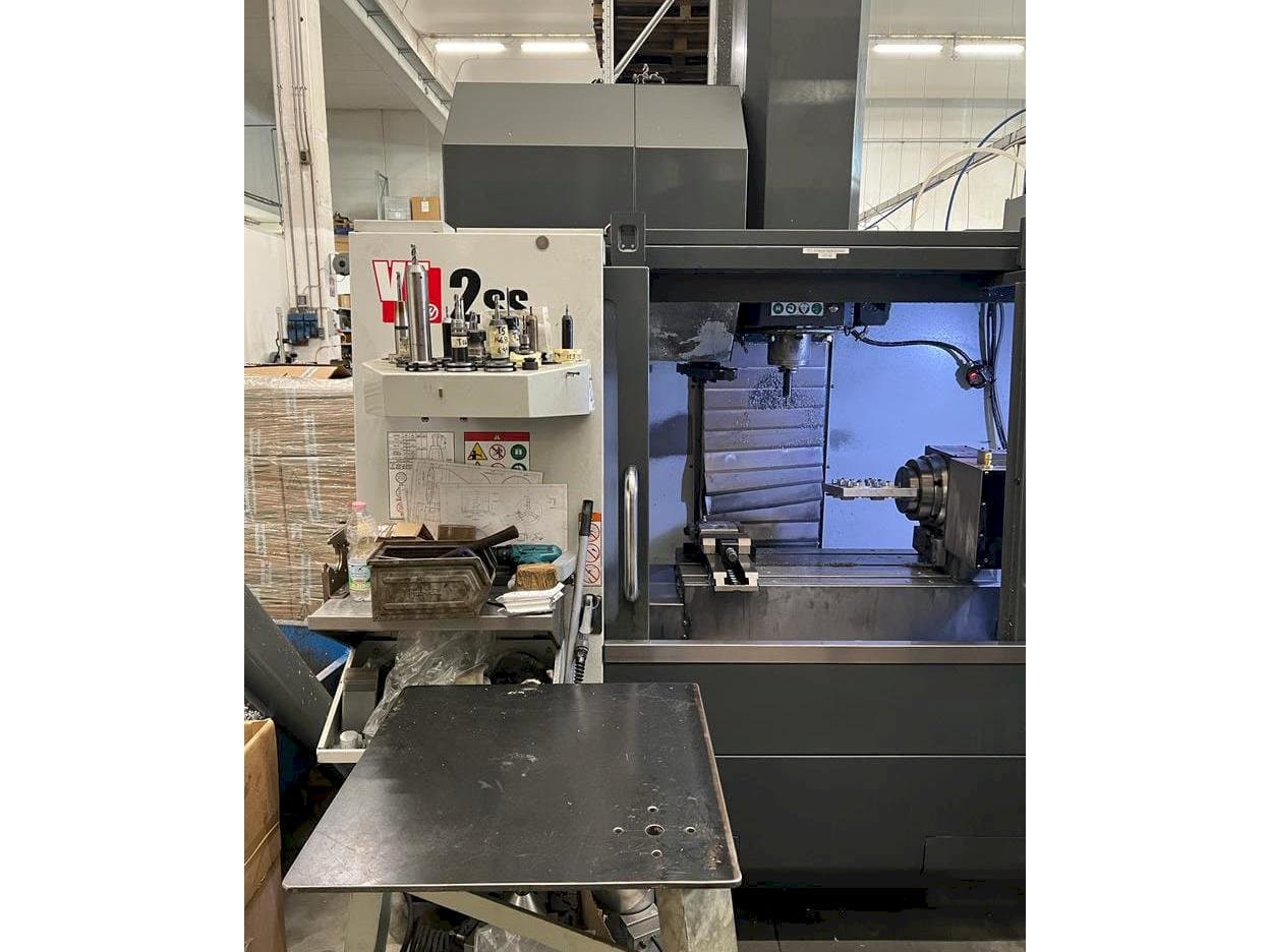 Prikaz  stroja HAAS VF-2SS  sprijeda