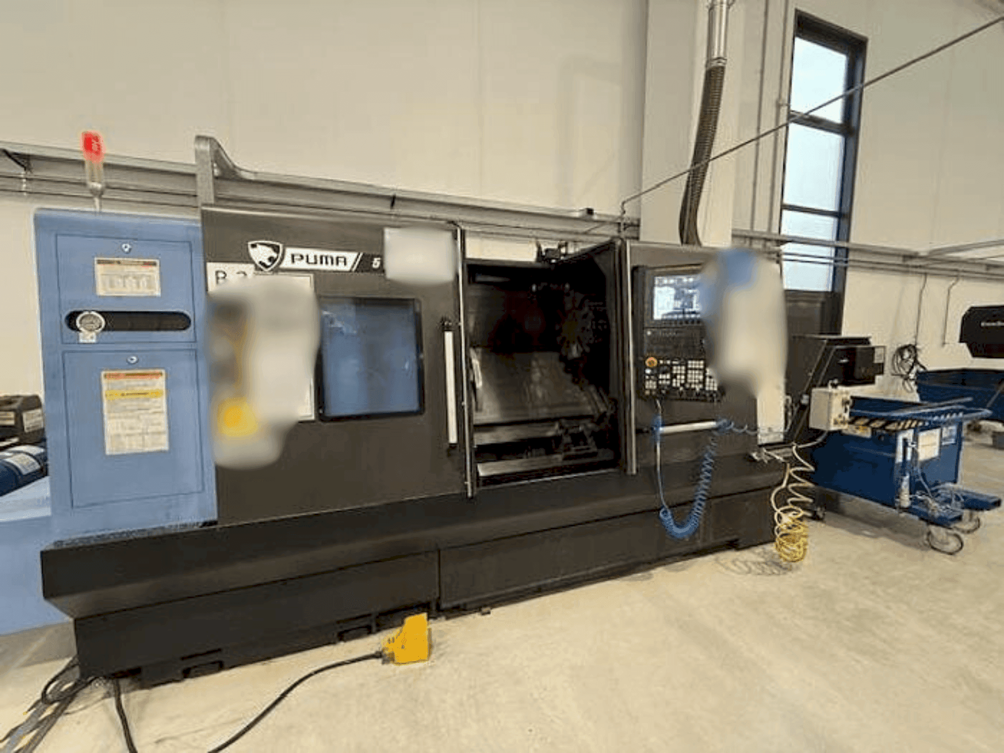 Prikaz  stroja DOOSAN PUMA 5100A  sprijeda