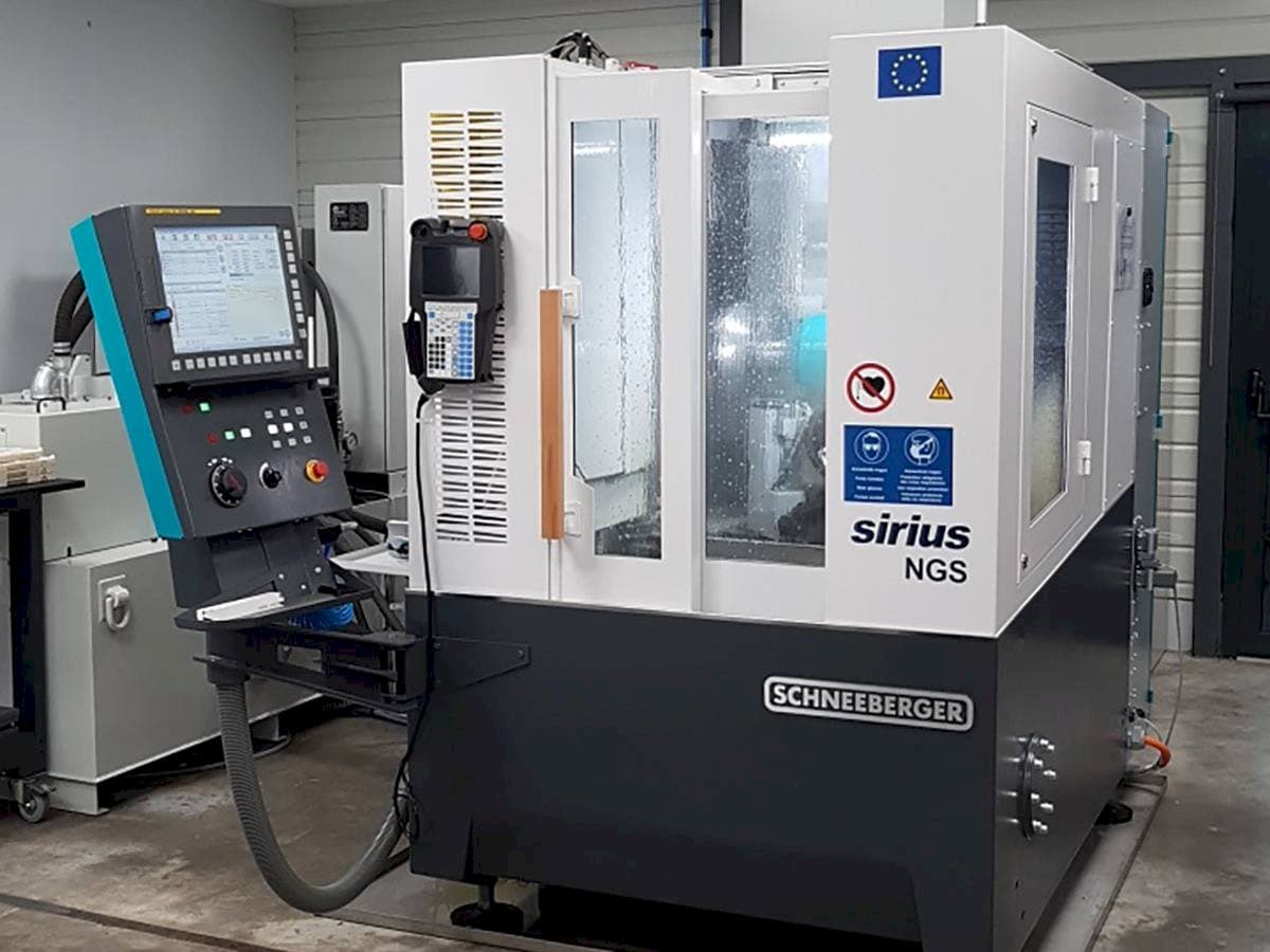 Prikaz  stroja Schneeberger SIRIUS NGS  sprijeda