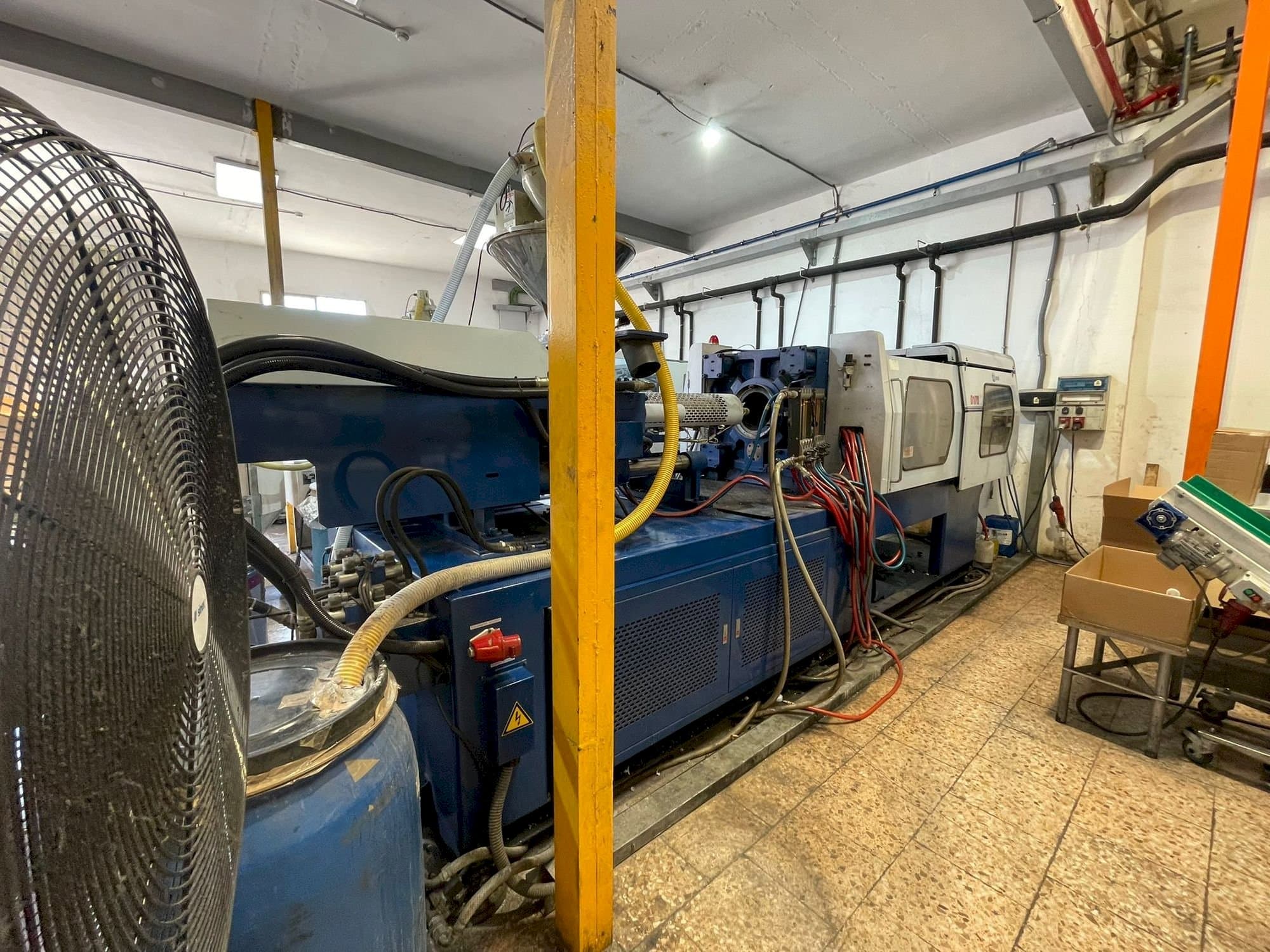 Prikaz lijeve strane  stroja Euroinj D170