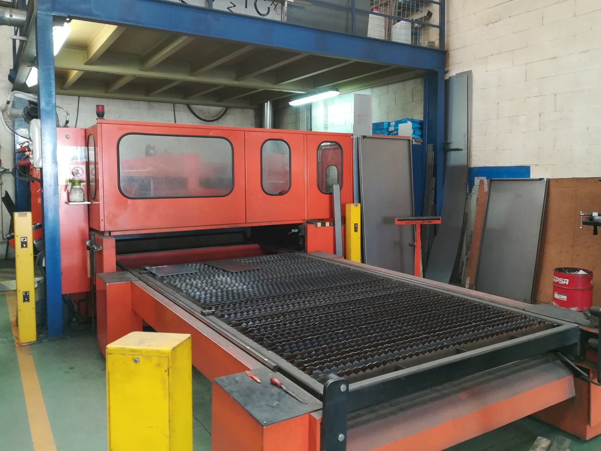 Prikaz  stroja Bystronic Bystar 3015  sprijeda