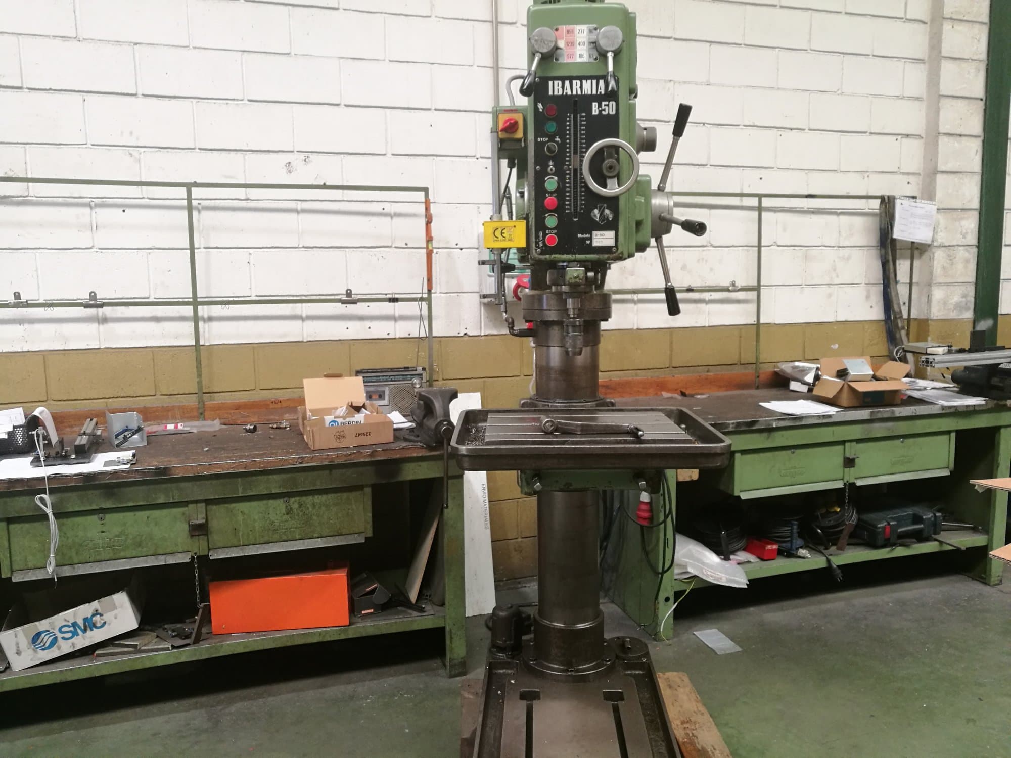 Prikaz  1 stroja IBARMIA B-50 sprijeda