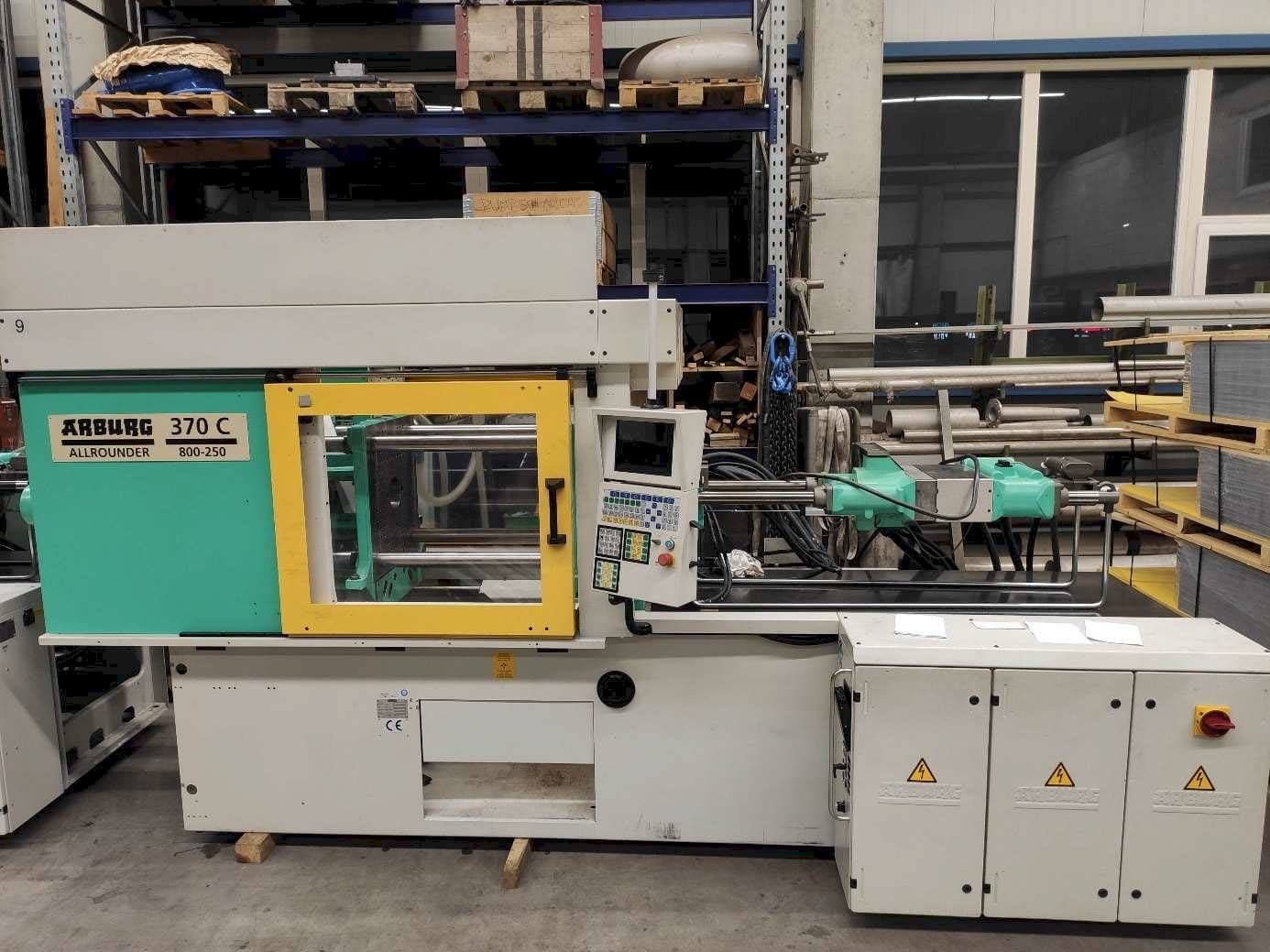 Prikaz  stroja Arburg 370C-800-250  sprijeda