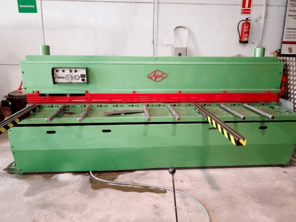 Prikaz  stroja Ajial 630 CA  sprijeda