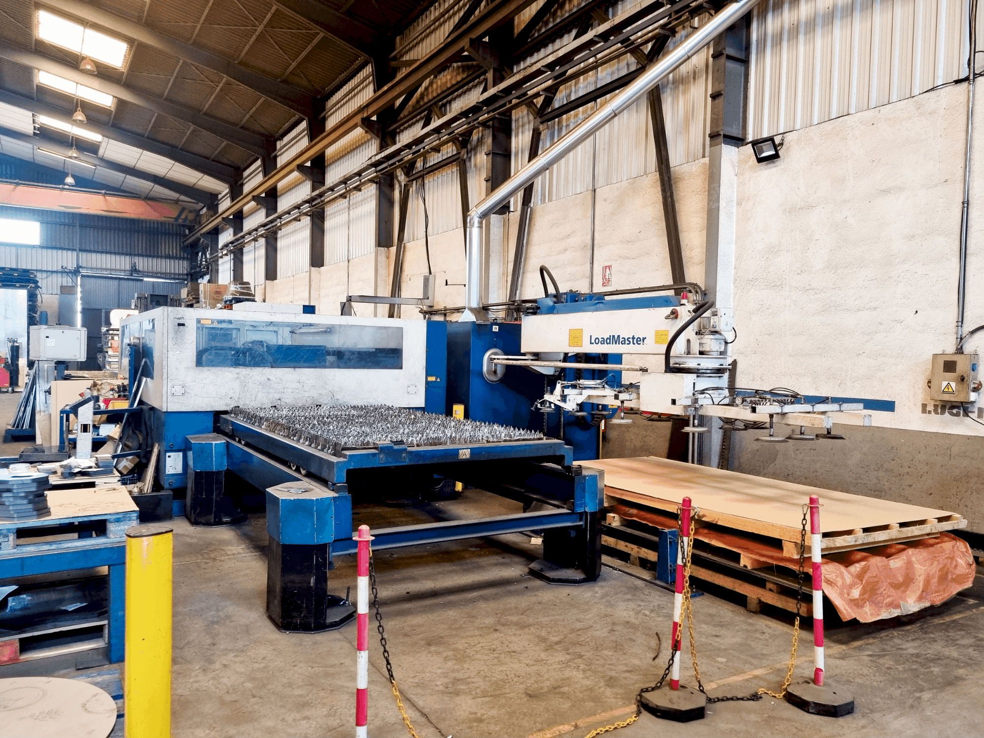 Prikaz  stroja TRUMPF Trumatic 3050  sprijeda