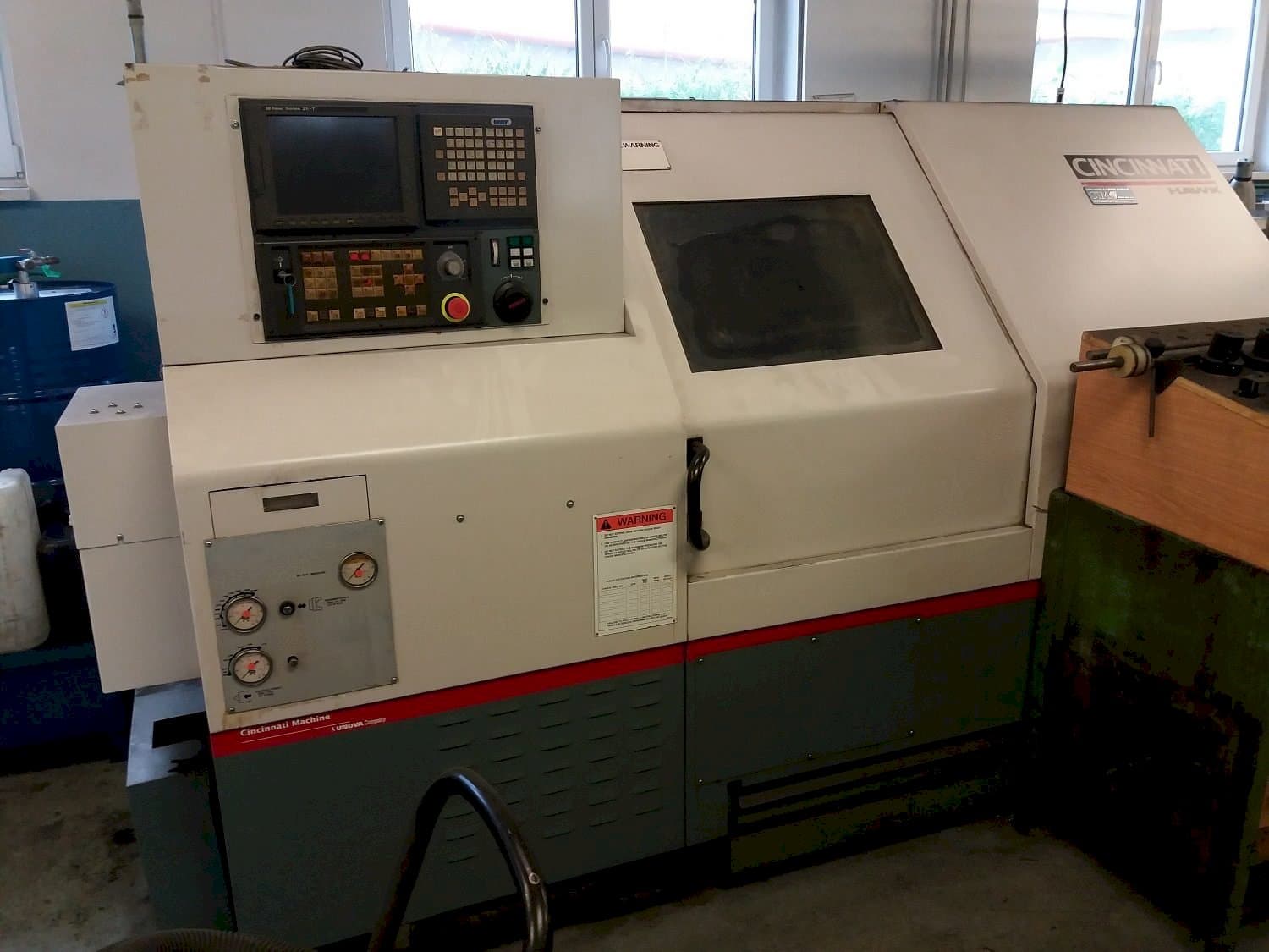 Prikaz  stroja Cincinnati HAWK-200M  sprijeda