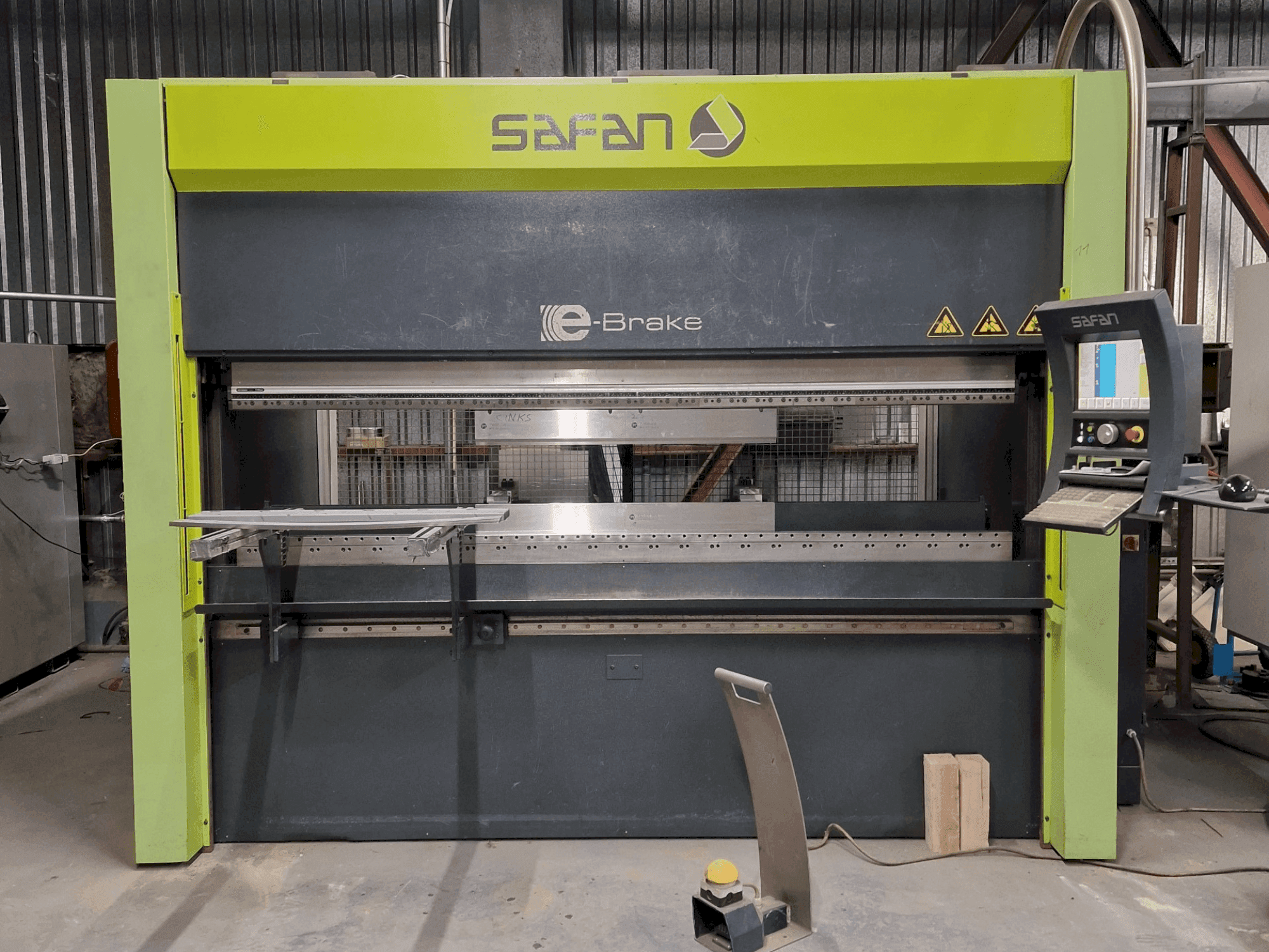 Prikaz  stroja Safan E-Brake 80-2550-Ts3 Cnc  sprijeda